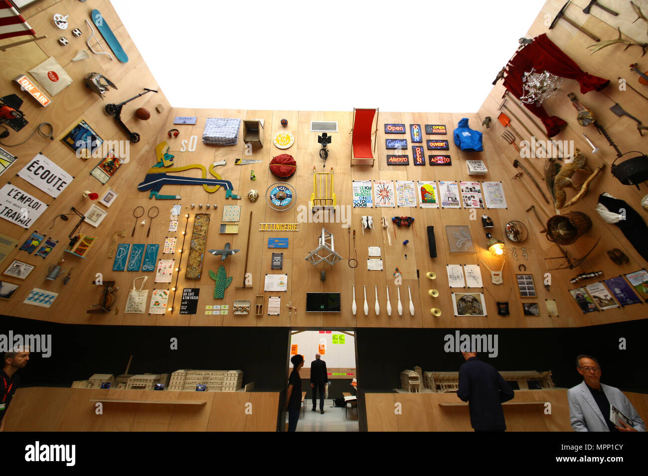 Yvonne Farrell Et Shelley Mcnamara Sont Les Conservateurs De La 16e Exposition Internationale D Architecture Qui Aura Lieu Du 26 Mai Au 25 Novembre 2018 A L Arsenale Et Giardini Et A Differents Endroits