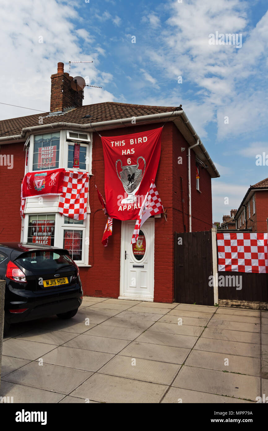 Liverpool, Royaume-Uni. 24 mai, 2018. Liverpool, Merseyside maisons sur décorée de drapeaux et bannières avant la finale de la Ligue des Champions match contre le Real Madrid le samedi 26 mai. Credit : Ken biggs/Alamy Live News. Banque D'Images