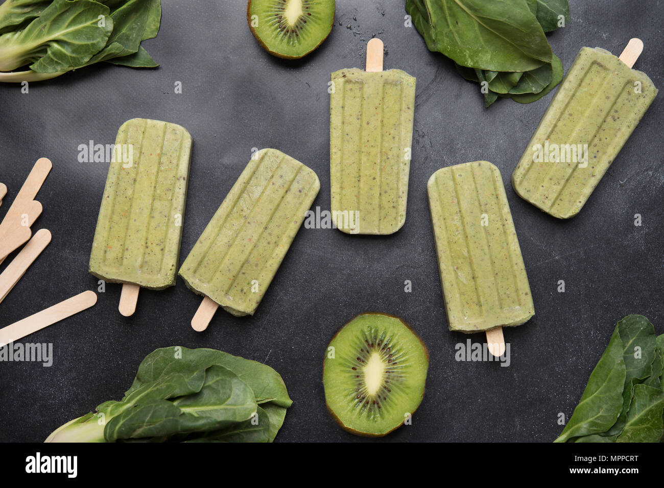 Des sucettes glacées kiwi chard Banque D'Images