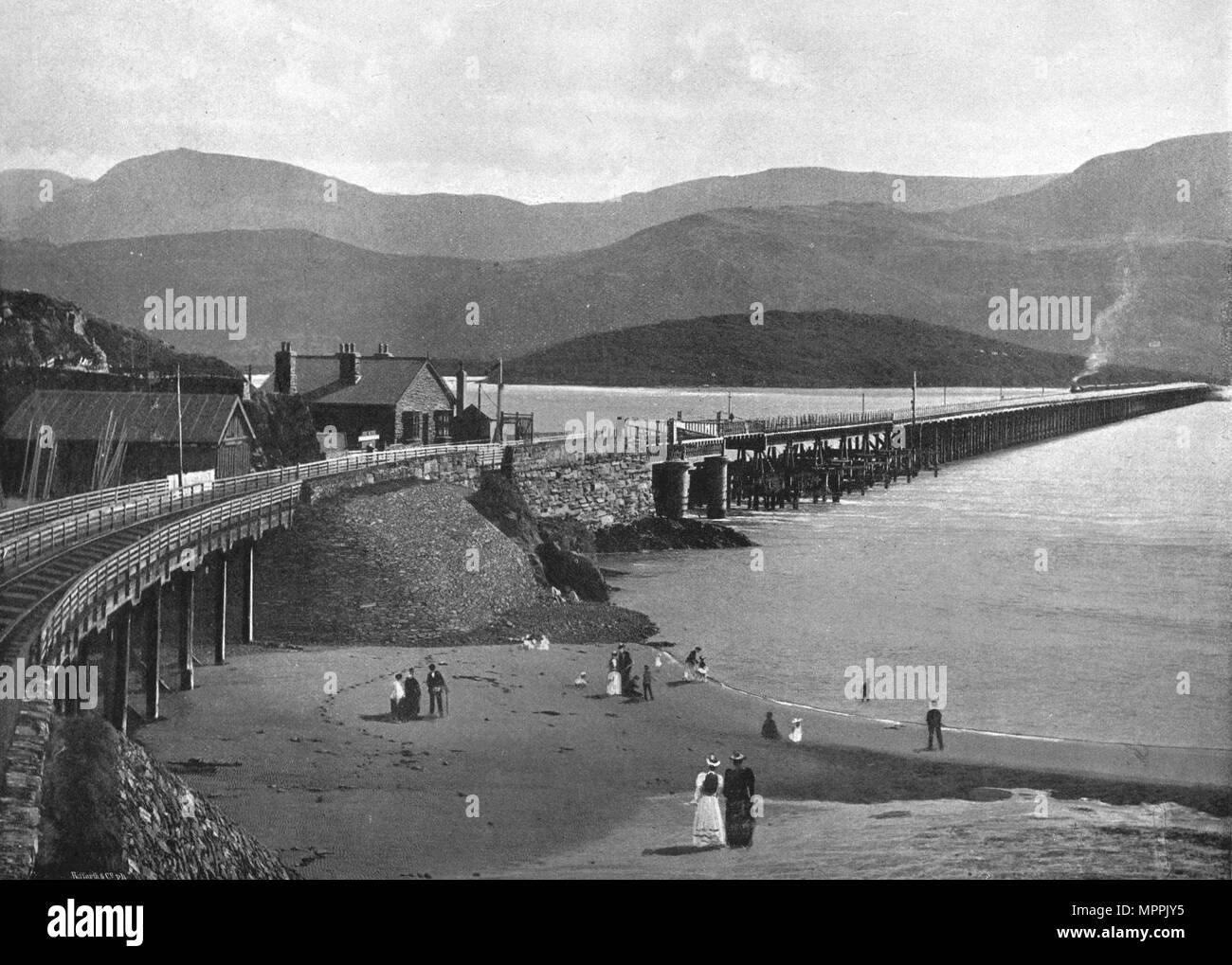 Pont de Barmouth et Cader Idris, c1900. Artiste : H Owen. Banque D'Images