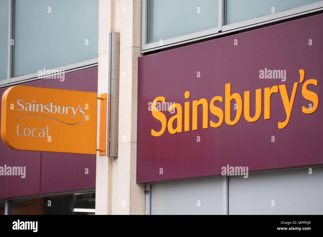 Sainsbury's shop local logo signe. Banque D'Images