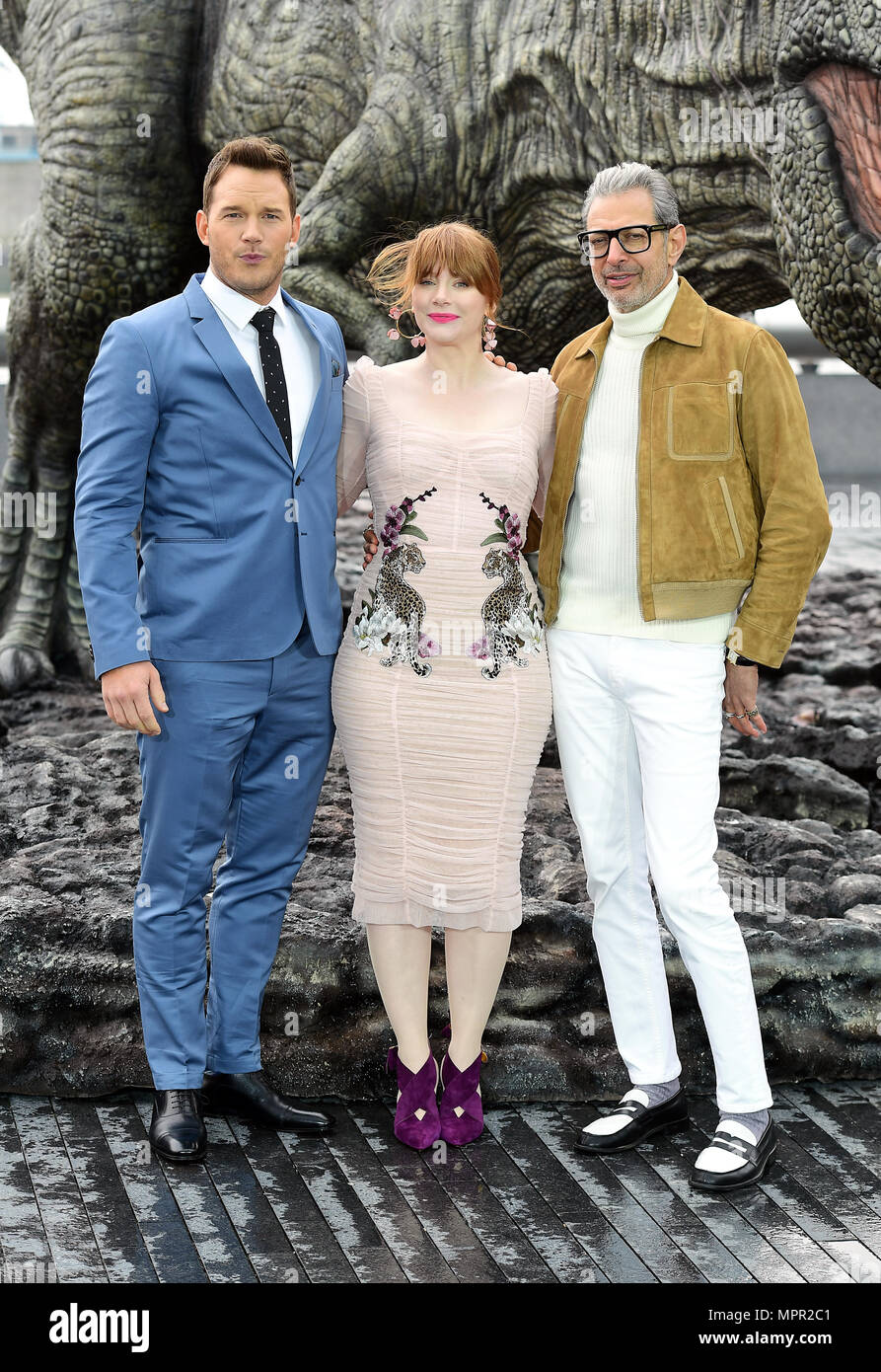 Chris Pratt (gauche), Bryce Dallas Howard et Jeff Goldblum (droite) assister à une séance de photos pour un monde Jurassique : royaume déchu, qui a eu lieu à la Strada, Londres. Banque D'Images