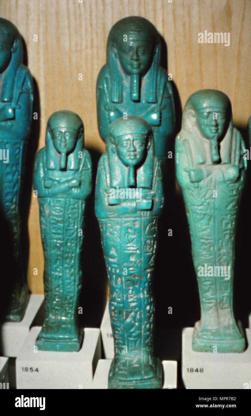 Shabti-Figures Faïence égyptienne d'une tombe : Artiste inconnu. Banque D'Images