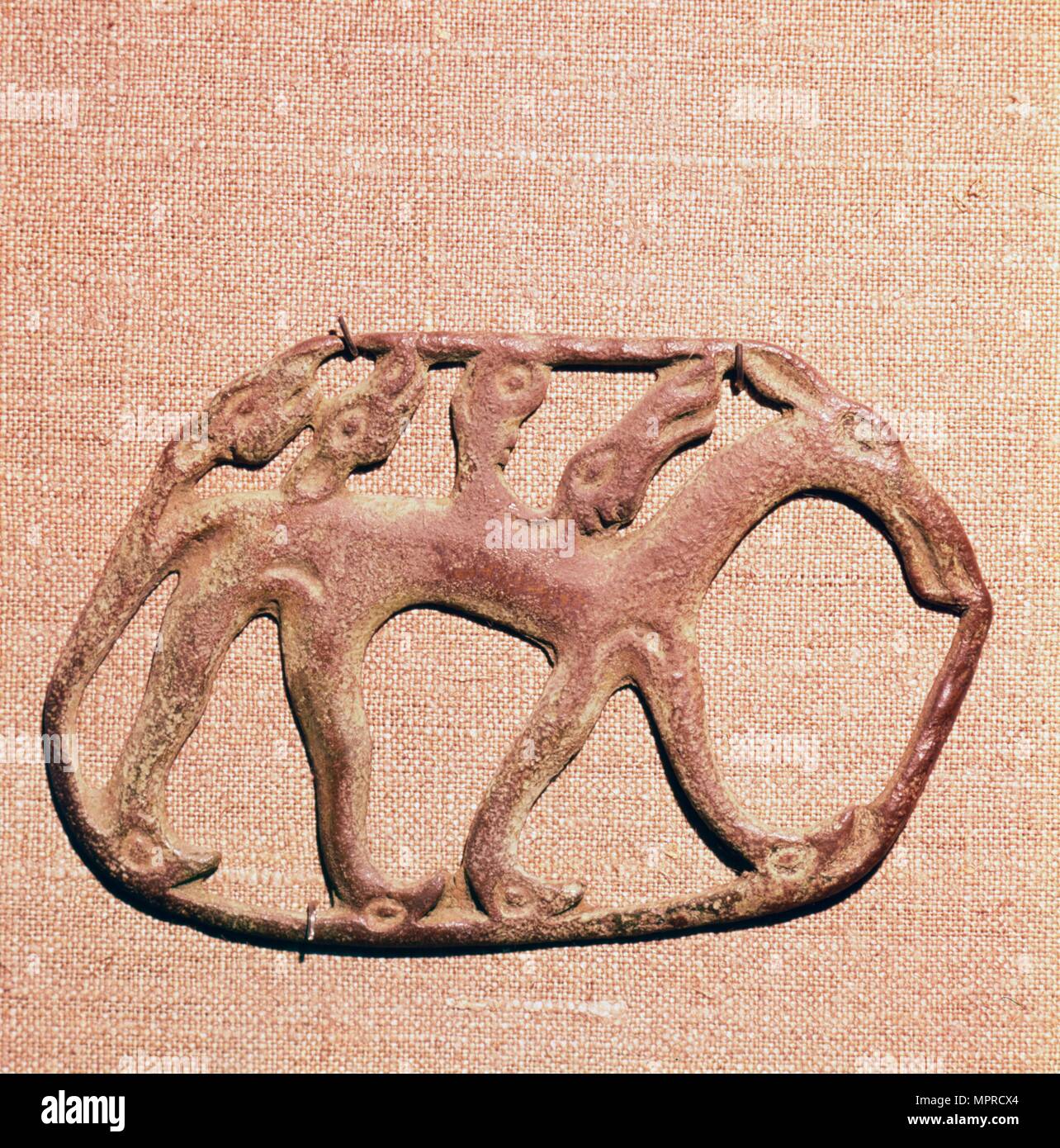 Plaque de bronze, les tribus de la rivière Kama Image Mircaulous de Wilde bête, 3e siècle av 8e siècle. Artiste : Inconnu. Banque D'Images