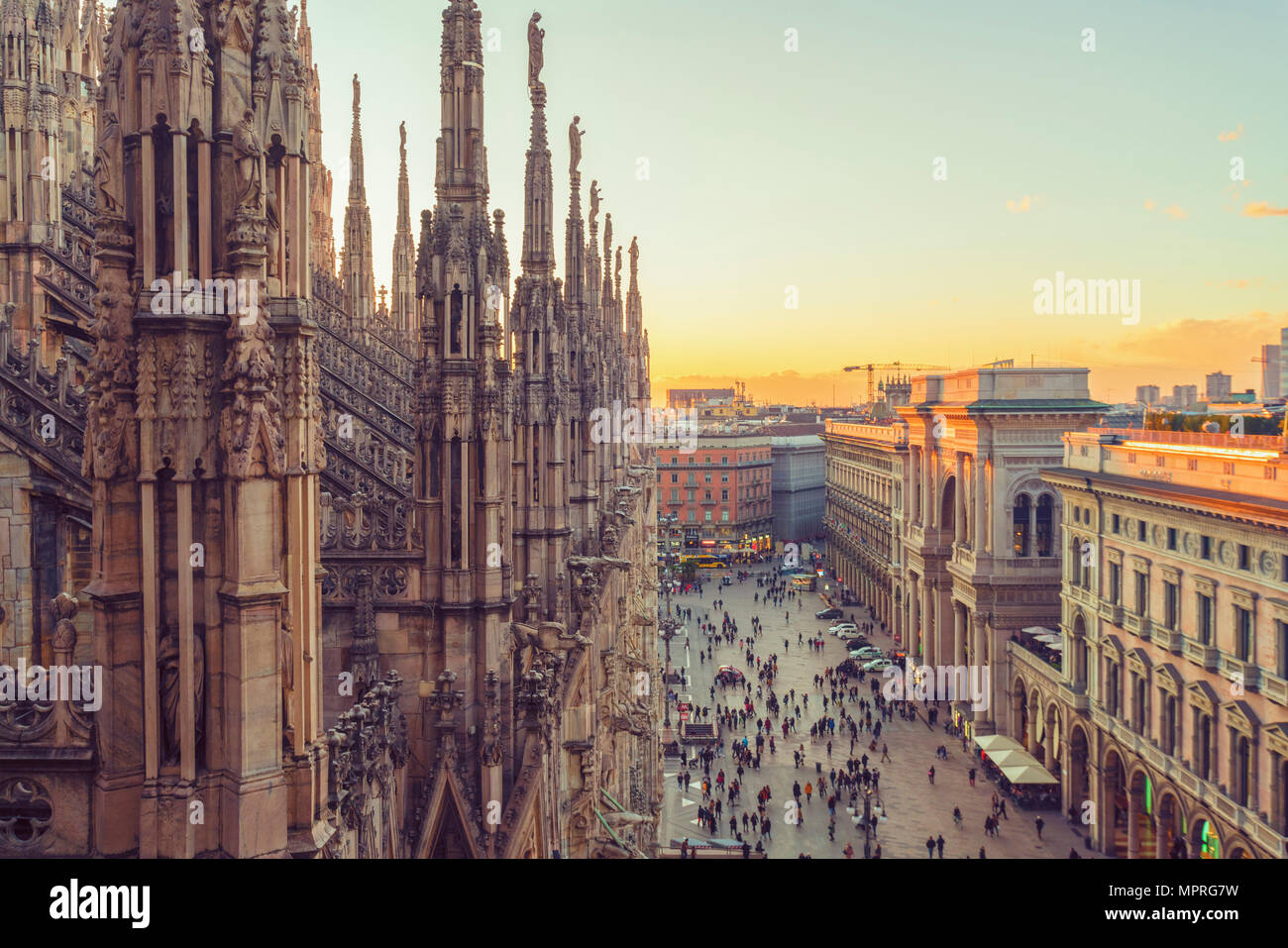L'Italie, Lombardie, Milan, la cathédrale de Milan au coucher du soleil Banque D'Images