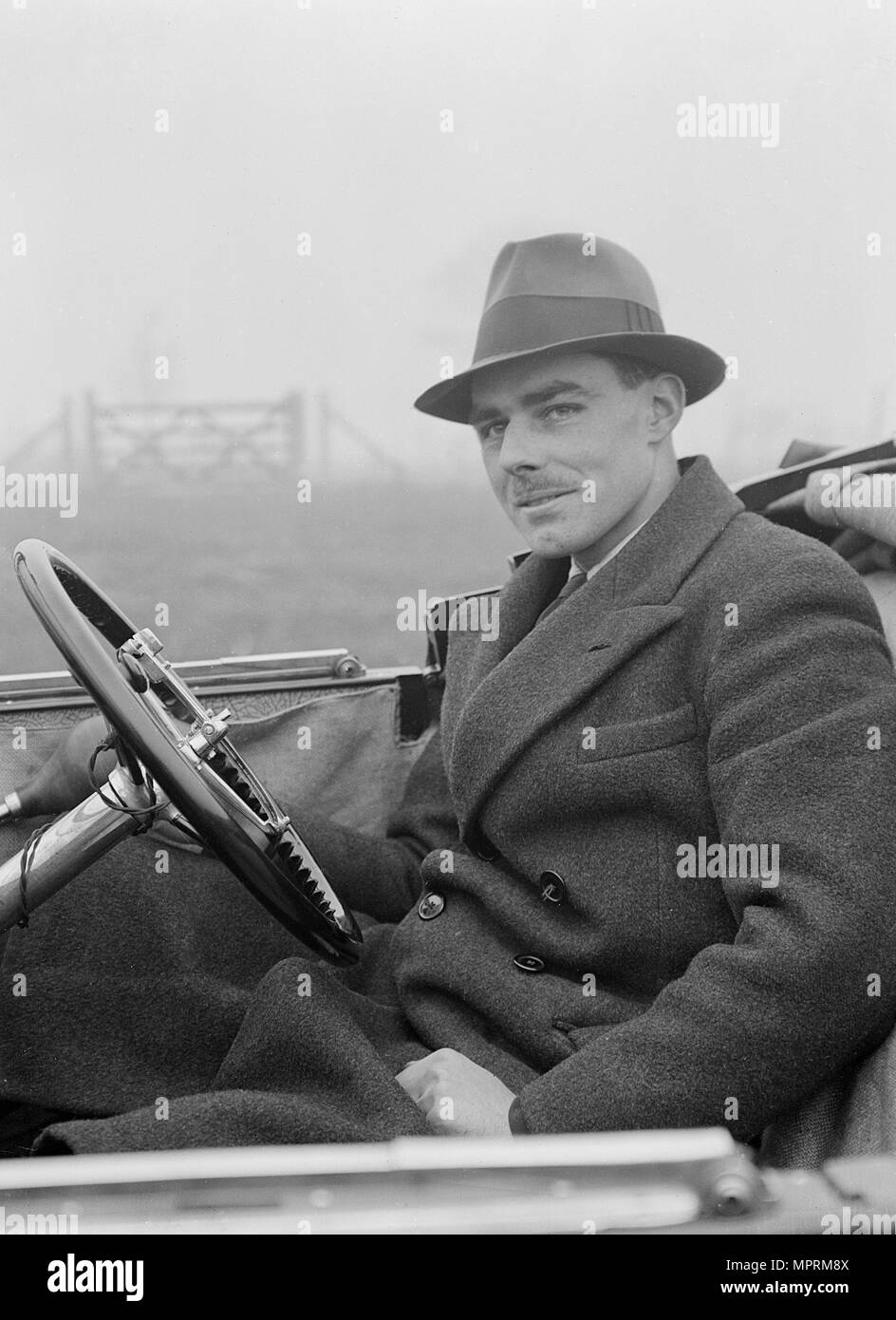 Victor Austin Bruce, vainqueur du rallye de Monte Carlo, 1926. Artiste : Bill Brunell. Banque D'Images