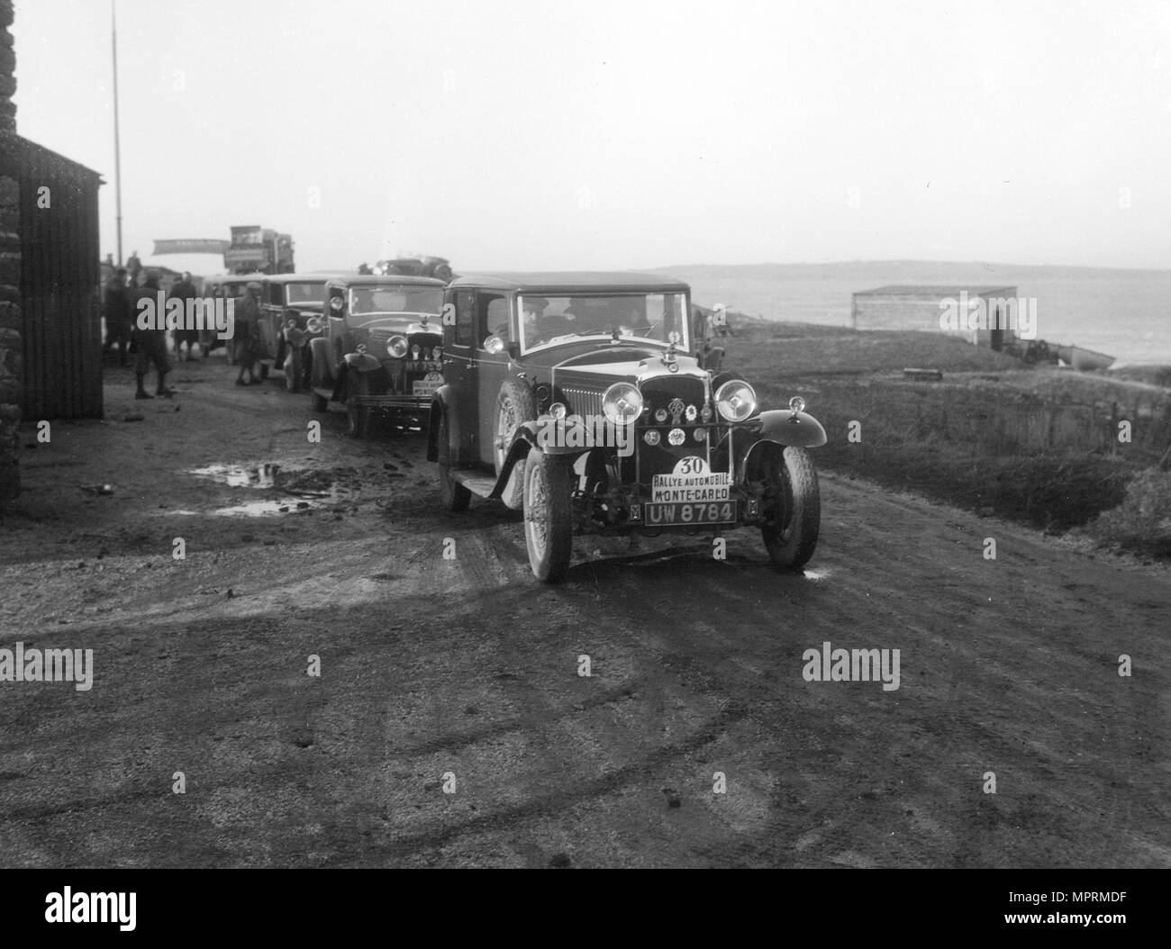 Vauxhall Velox de Colonel PT Etherton en compétition dans le Rallye de Monte Carlo, 1930. Artiste : Bill Brunell. Banque D'Images