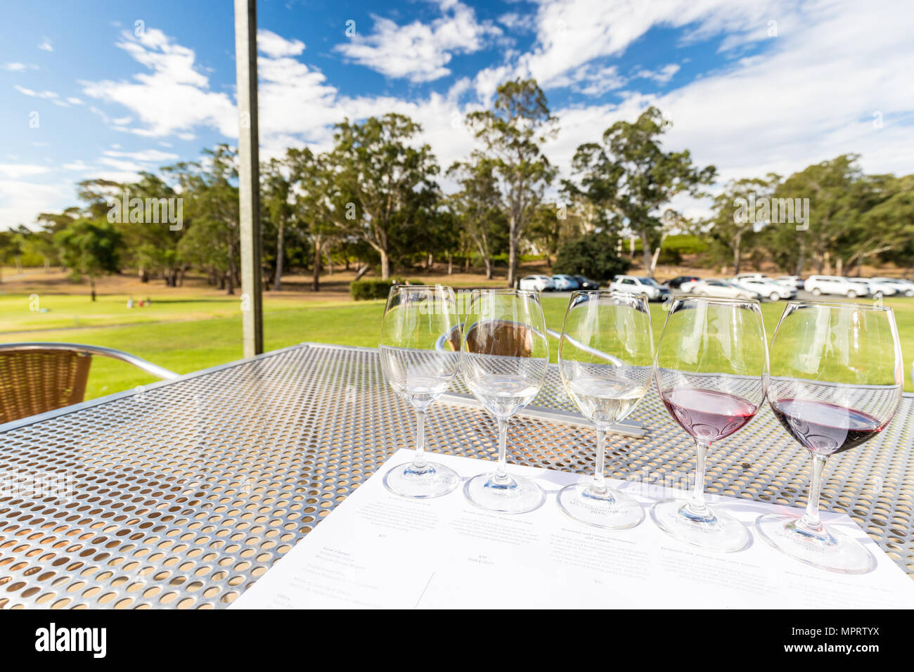 Dégustation de vin dans la région de Adelaide Hills Banque D'Images