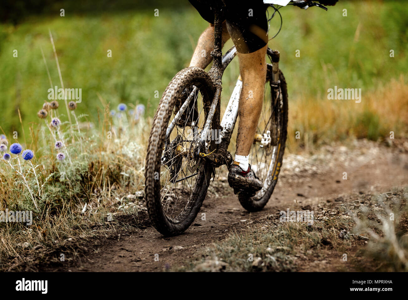 Sale cycliste sportif vtt vtt à trail Banque D'Images
