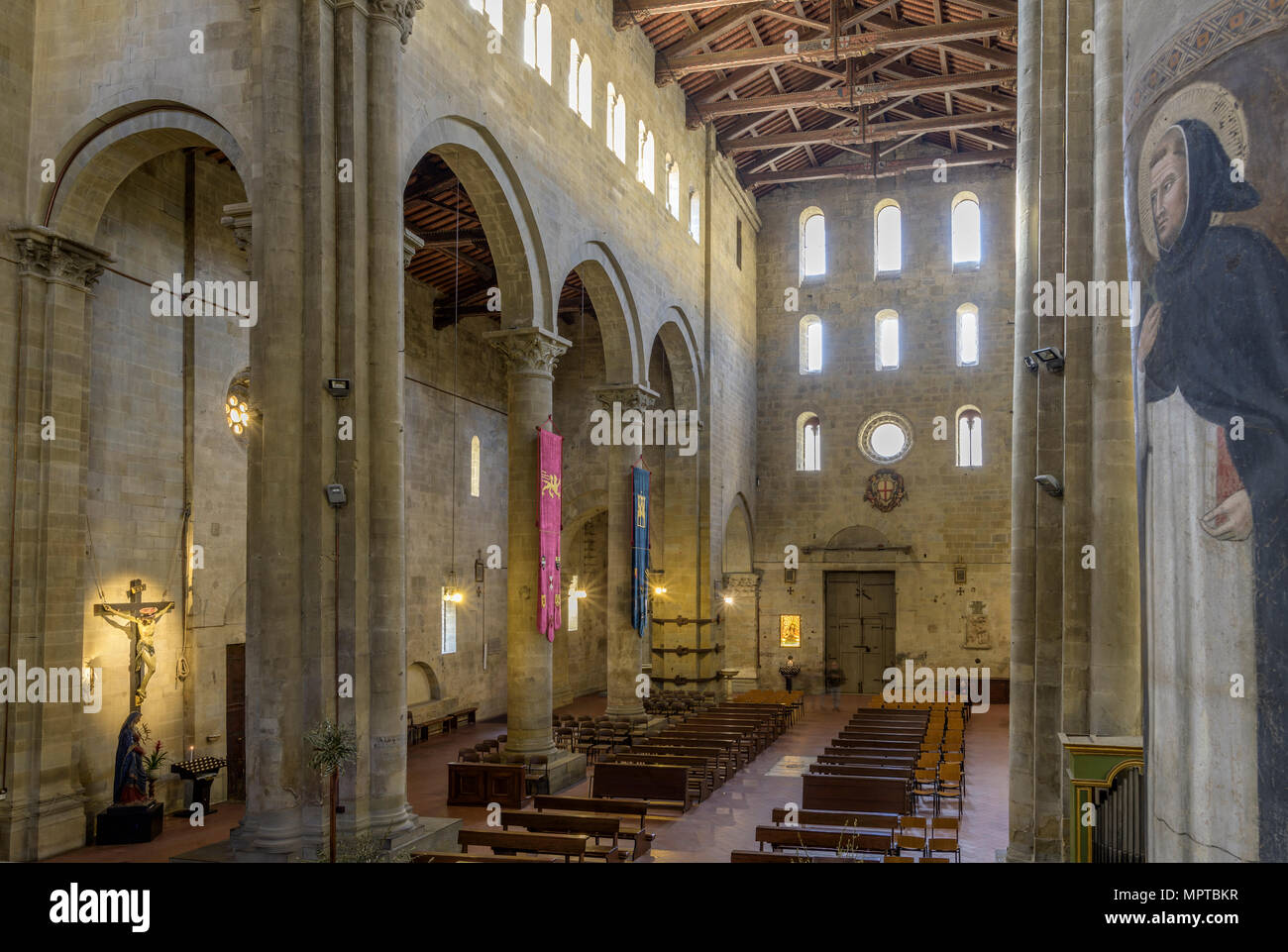 Vue de l'intérieur, l'église de Santa Maria della Pieve, Arezzo, Toscane, Italie Banque D'Images