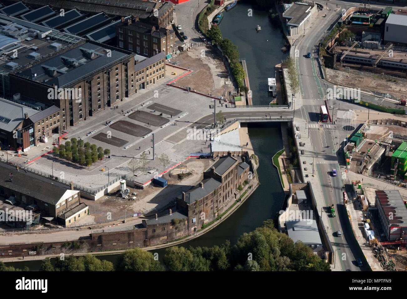 Le Regent's Canal, Kings Cross, Camden, London, 2012. Artiste : Damian Grady. Banque D'Images