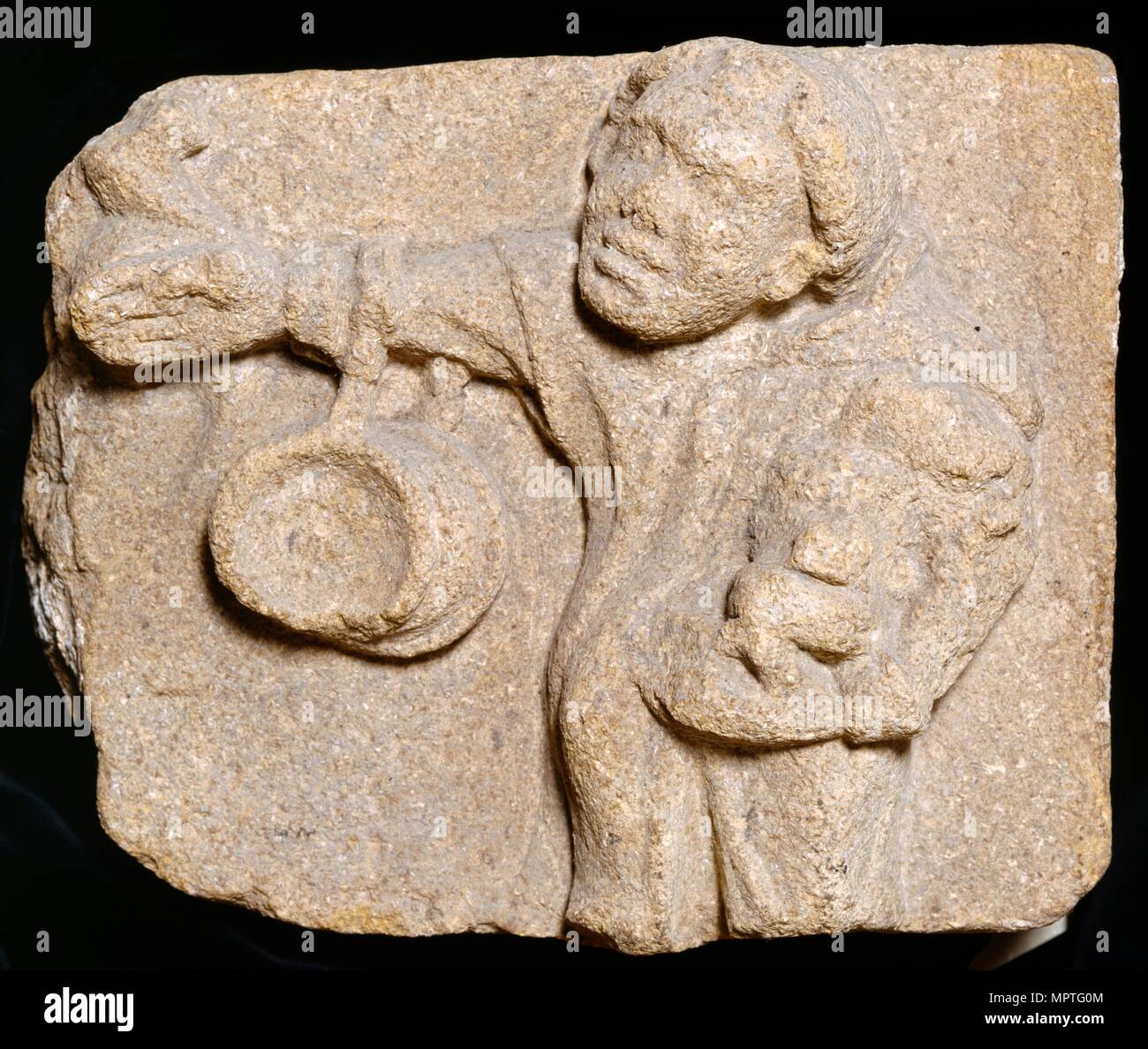 Pierre sculptée représentant un Moine transportant des articles, Muchelney Abbey, Somerset, c2010. Artiste : Jonathan Bailey. Banque D'Images