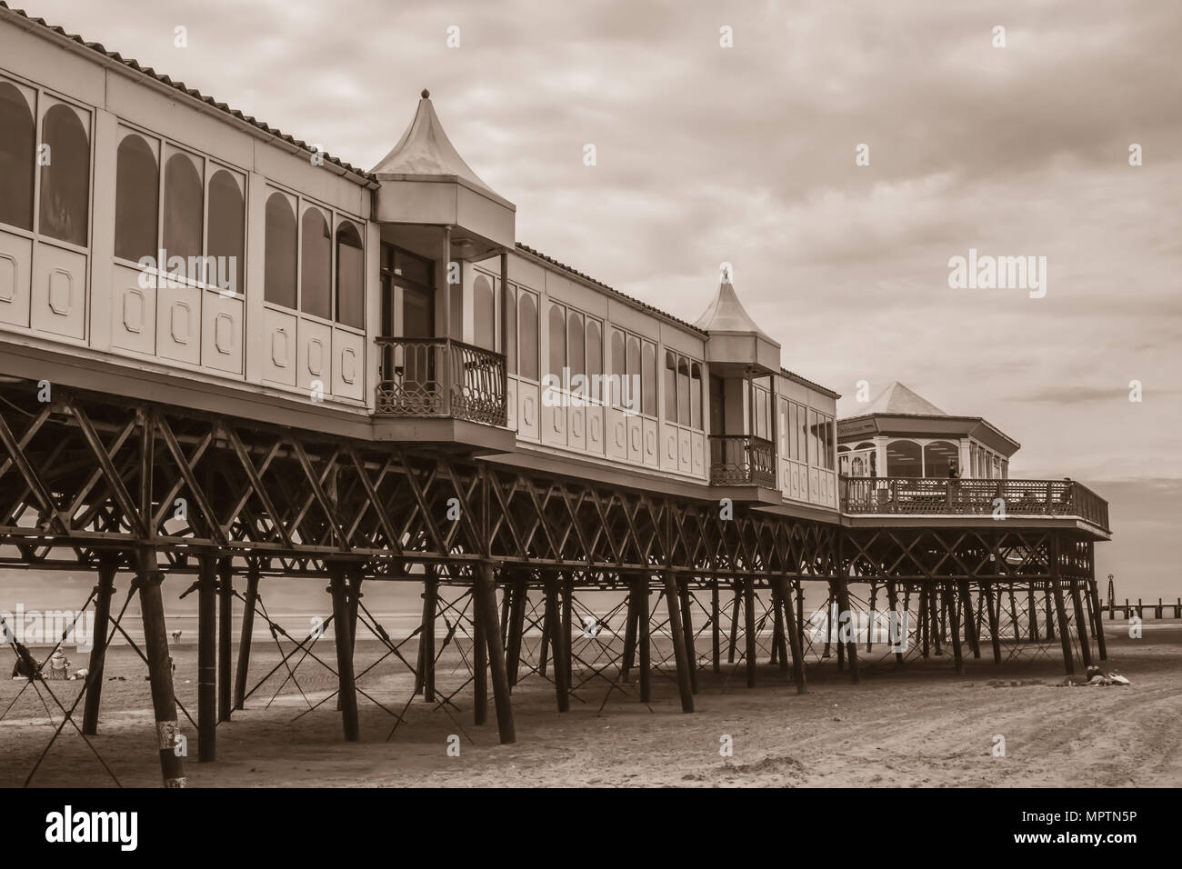 Lytham St Annes Pier, s'étendant vers la mer, nr Blackpool, England, UK Banque D'Images