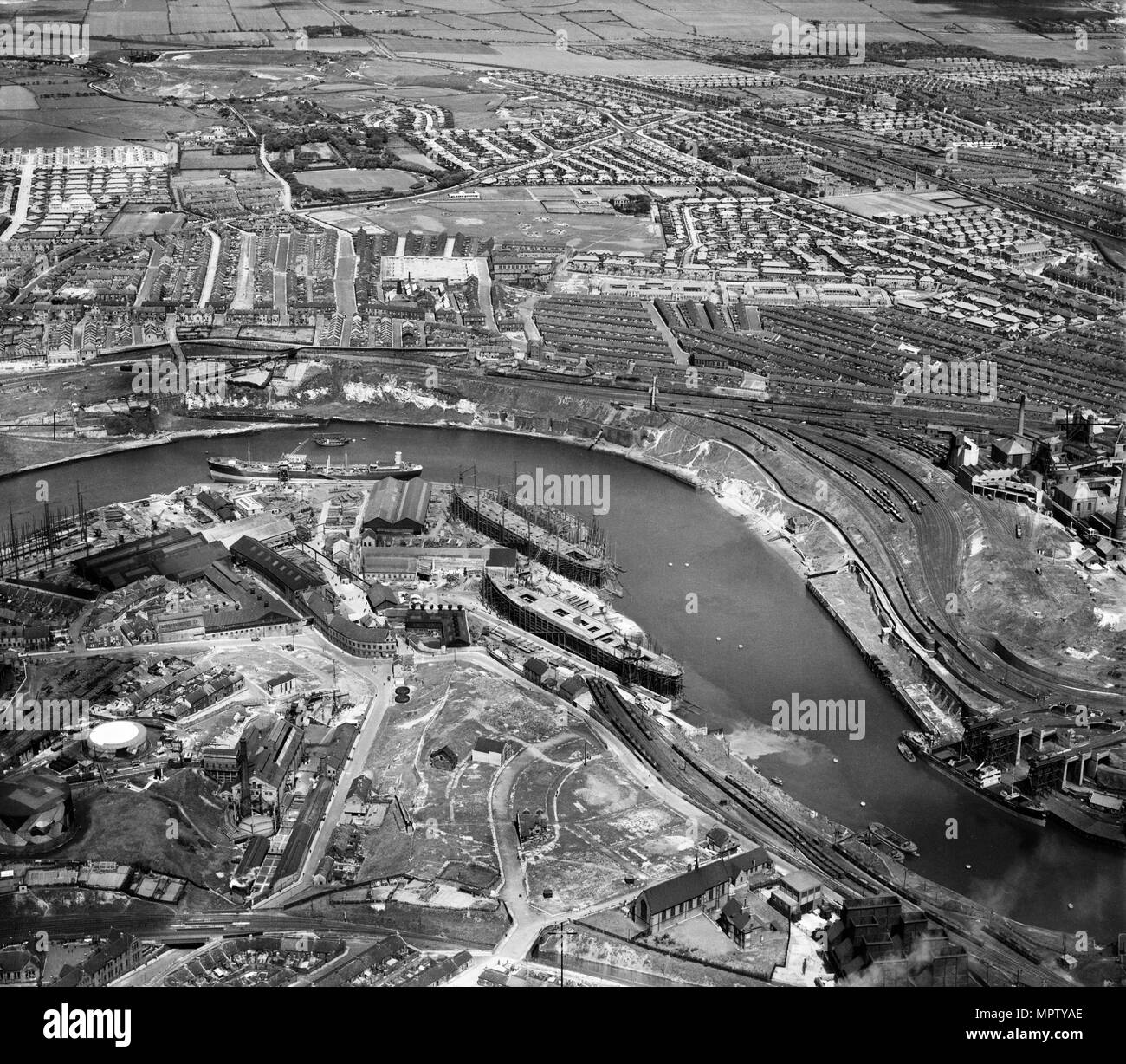 L'usure de la rivière, Deptford chantier de construction navale et zone résidentielle à Monkwearmouth, Sunderland, 1946. Artiste : Aerofilms. Banque D'Images