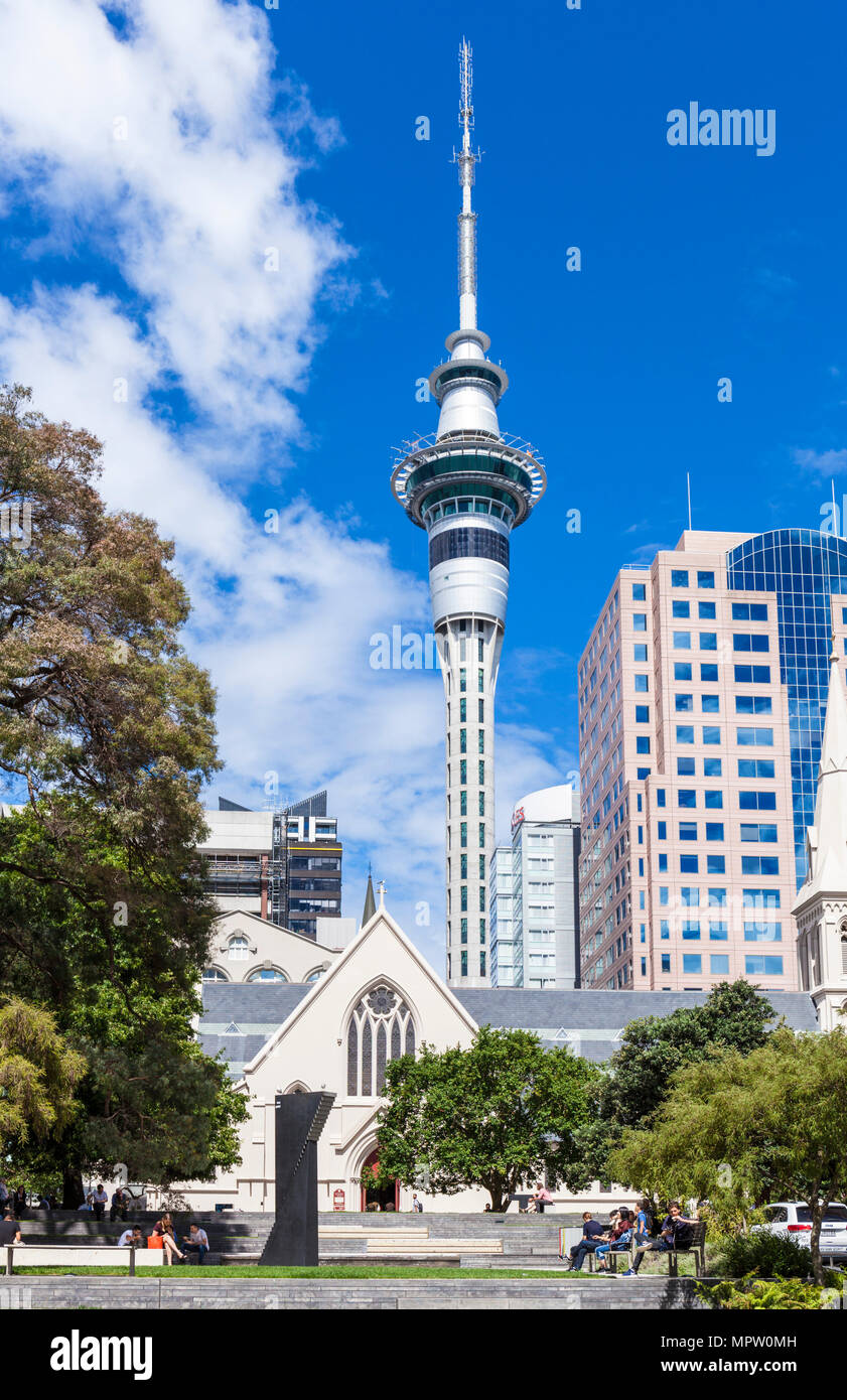 New Zealand Auckland Nouvelle zélande île du nord Auckland Sky Tower et la Cathédrale St Patrick et St Joseph Auckland Nouvelle-Zélande NZ Banque D'Images