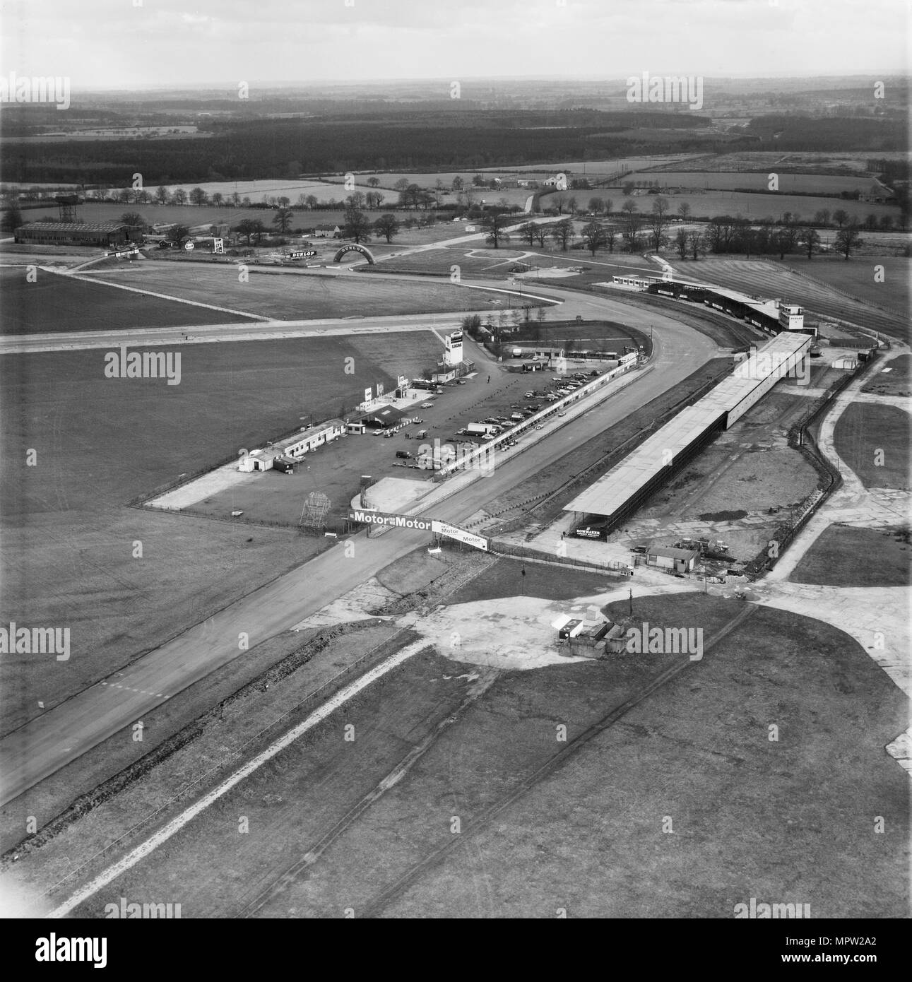 Le circuit automobile de Silverstone, Northamptonshire, 1971. Artiste : Aerofilms. Banque D'Images