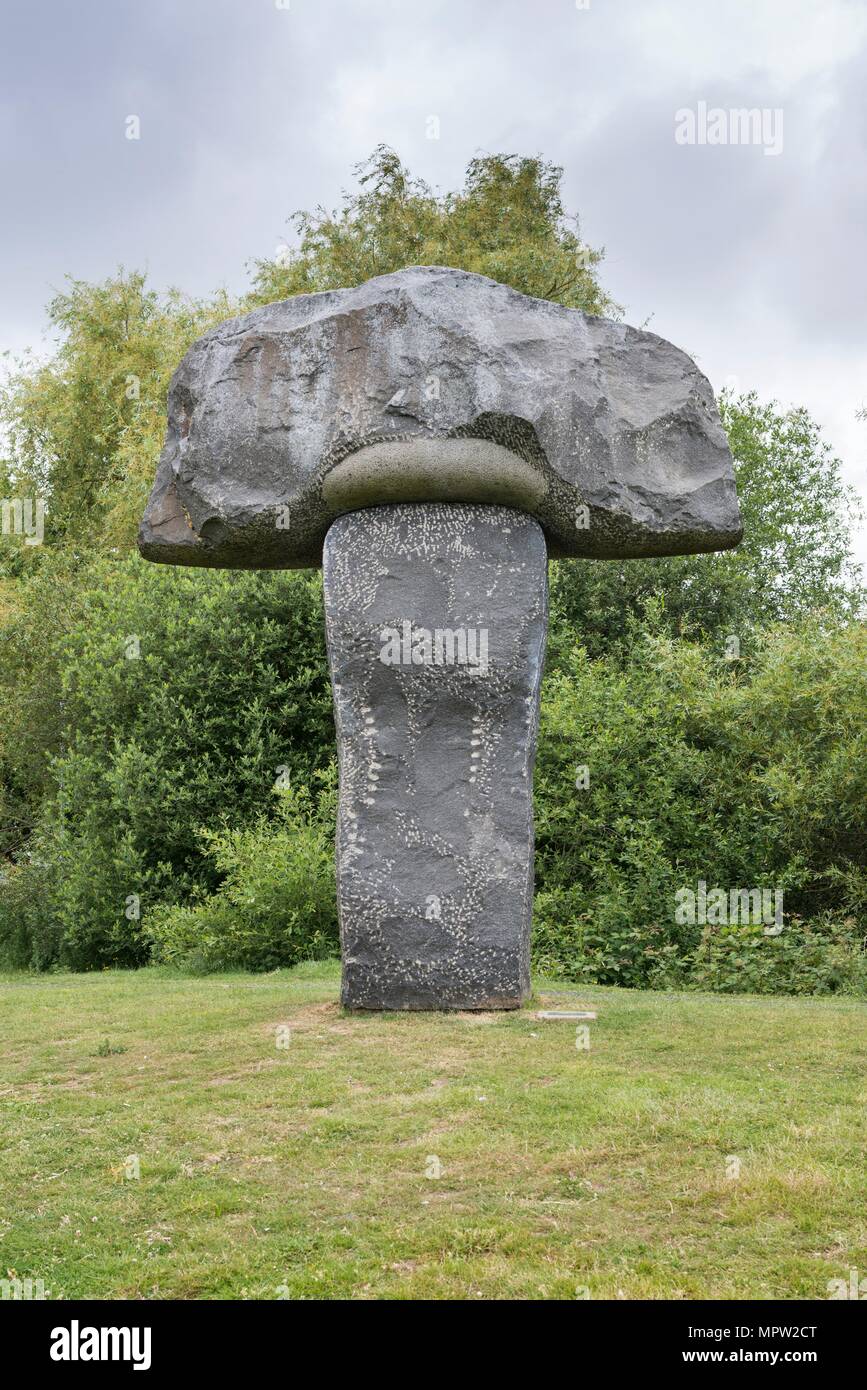 'Hymne', sculpture par Stephen Cox, Université de Kent, Canterbury, Kent, 2015. Artiste : Steven Baker. Banque D'Images