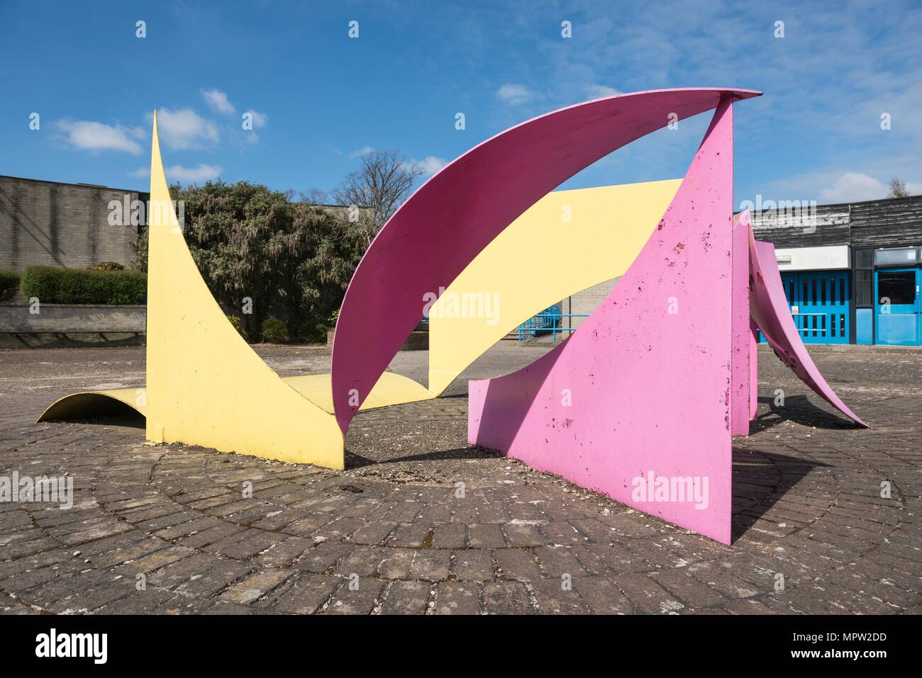 "Rabatteur instable', sculpture par Philip King, Countesthorpe, Leicestershire, 2015 Artiste : Steven Baker. Banque D'Images