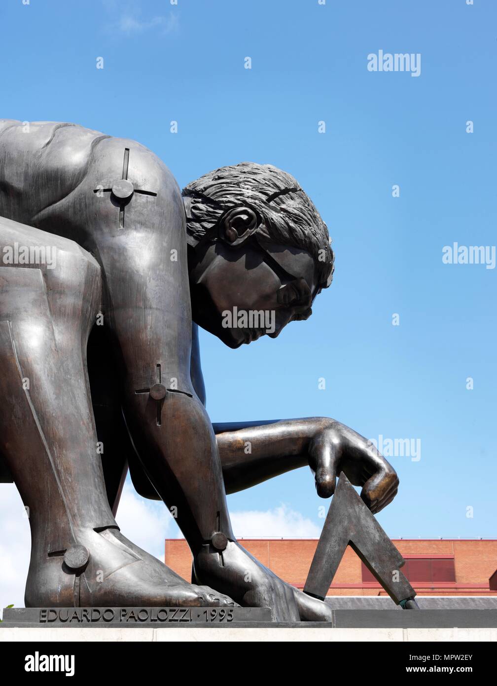 'Newton après Blake', sculpture d'Eduardo Paolozzi, British Library, 98 Euston Road, Londres, 2015. Artiste : James O Davies. Banque D'Images