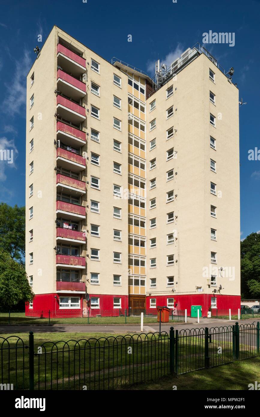 1-65 Ferrers près, Coventry, West Midlands, 2014. Artiste : Steven Baker. Banque D'Images