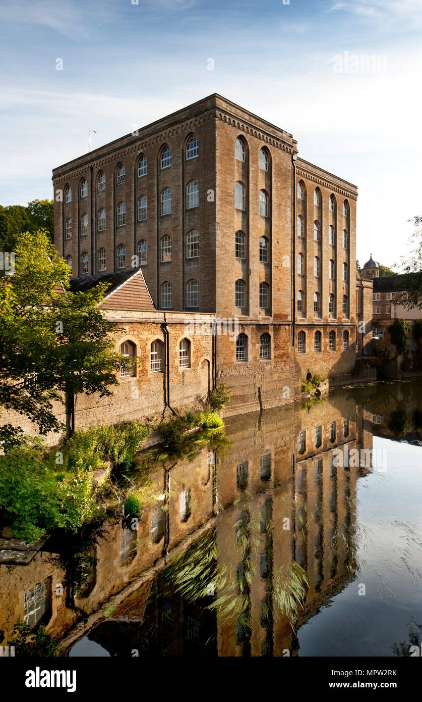 Abbey Mills, Church Street, Bradford on Avon, Wiltshire, 2011. Artiste : James O Davies. Banque D'Images