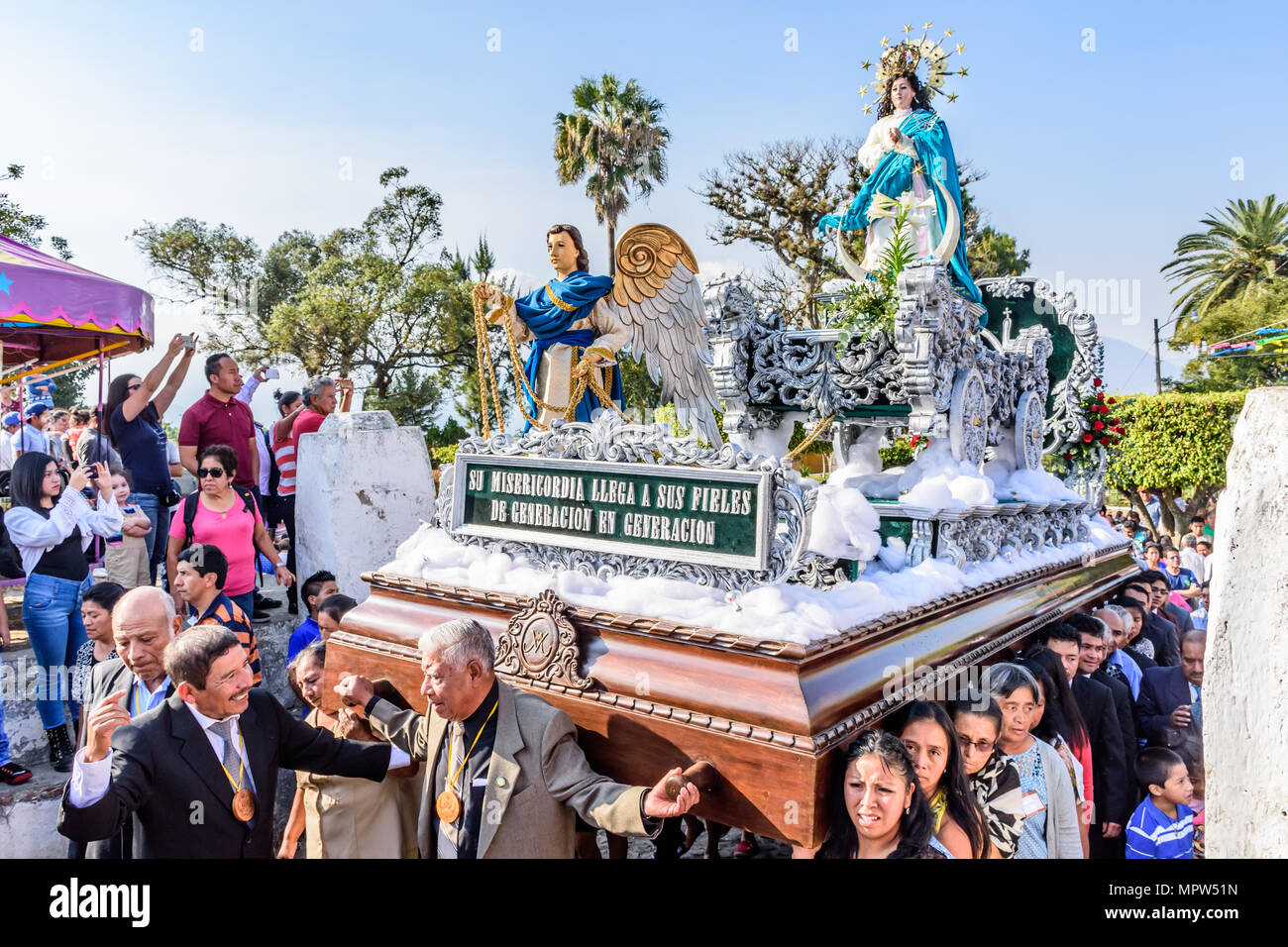 San Juan del Obispo, Guatemala - 1 janvier 2017 : le jour de l'an procession dans village près de Antigua, Guatemala Banque D'Images