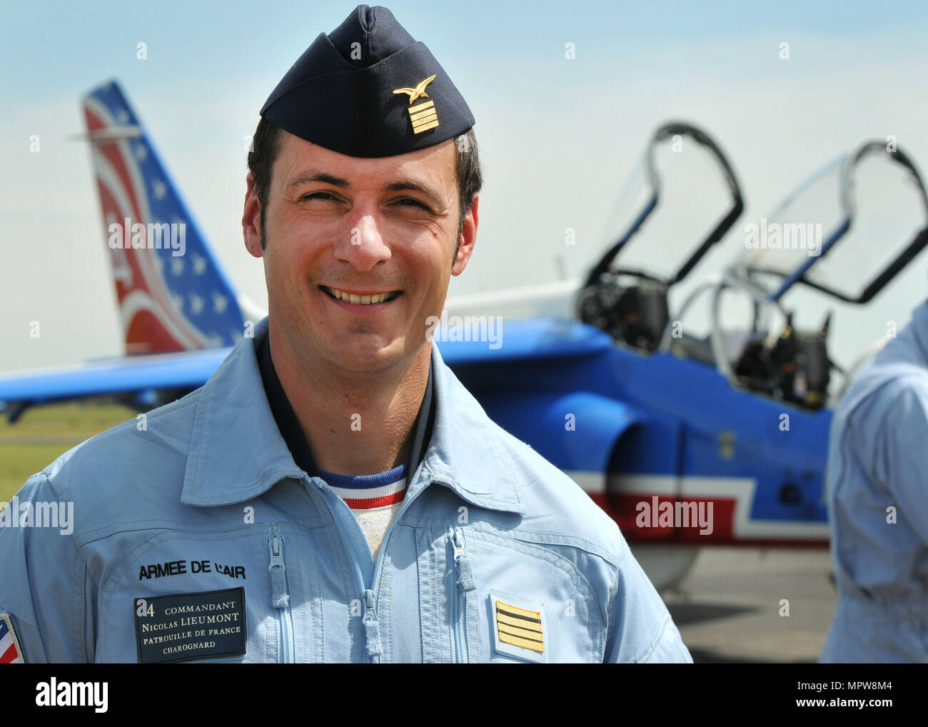 Commandant Major Nicolas Lieumont Pilote A La Patrouille De France Pose Pour La Photo A L Aerodrome De Mather A Sacramento Californie Le 15 Avril 2017 U S Air Force Photo Le S Anderson Rebeccah