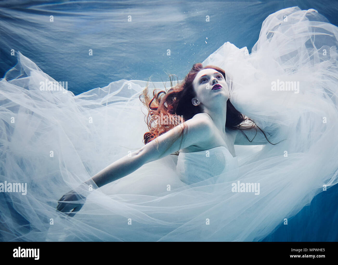 Une mariée sous-marine Banque D'Images