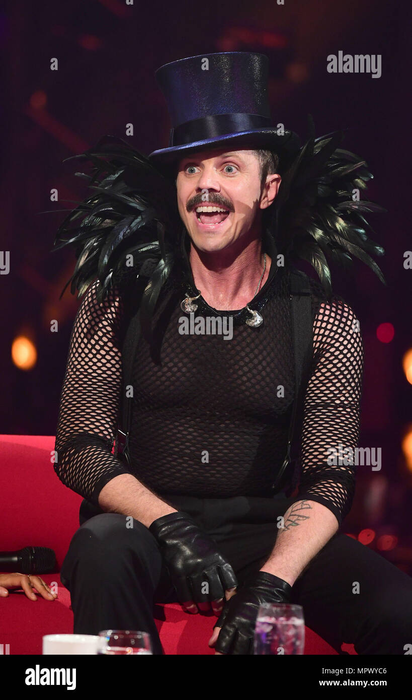 Jake Shears pendant le tournage de The Graham Norton Show à BBC Television Centre 6 Studioworks, Wood Lane, Londres, pour être diffusé sur BBC One le vendredi soir. Banque D'Images