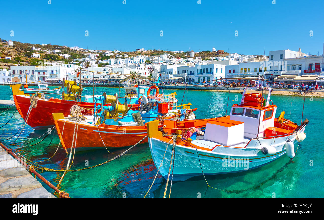 Vieux Port avec bateaux de pêche et du front de mer à Mykonos Islang, Grèce Banque D'Images