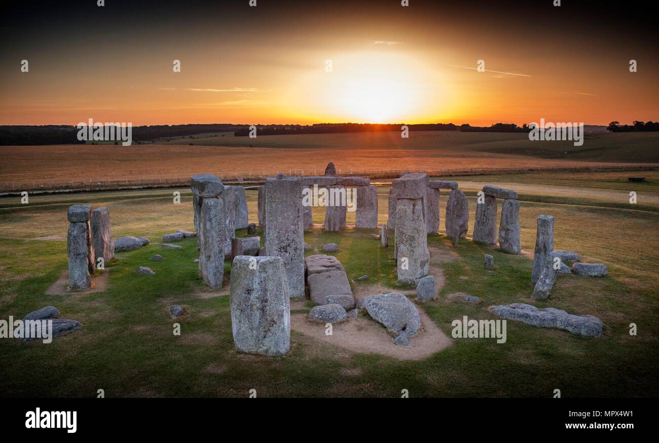 Lever du soleil, Stonehenge, Wiltshire. Historique : L'artiste photographe personnel de l'Angleterre. Banque D'Images