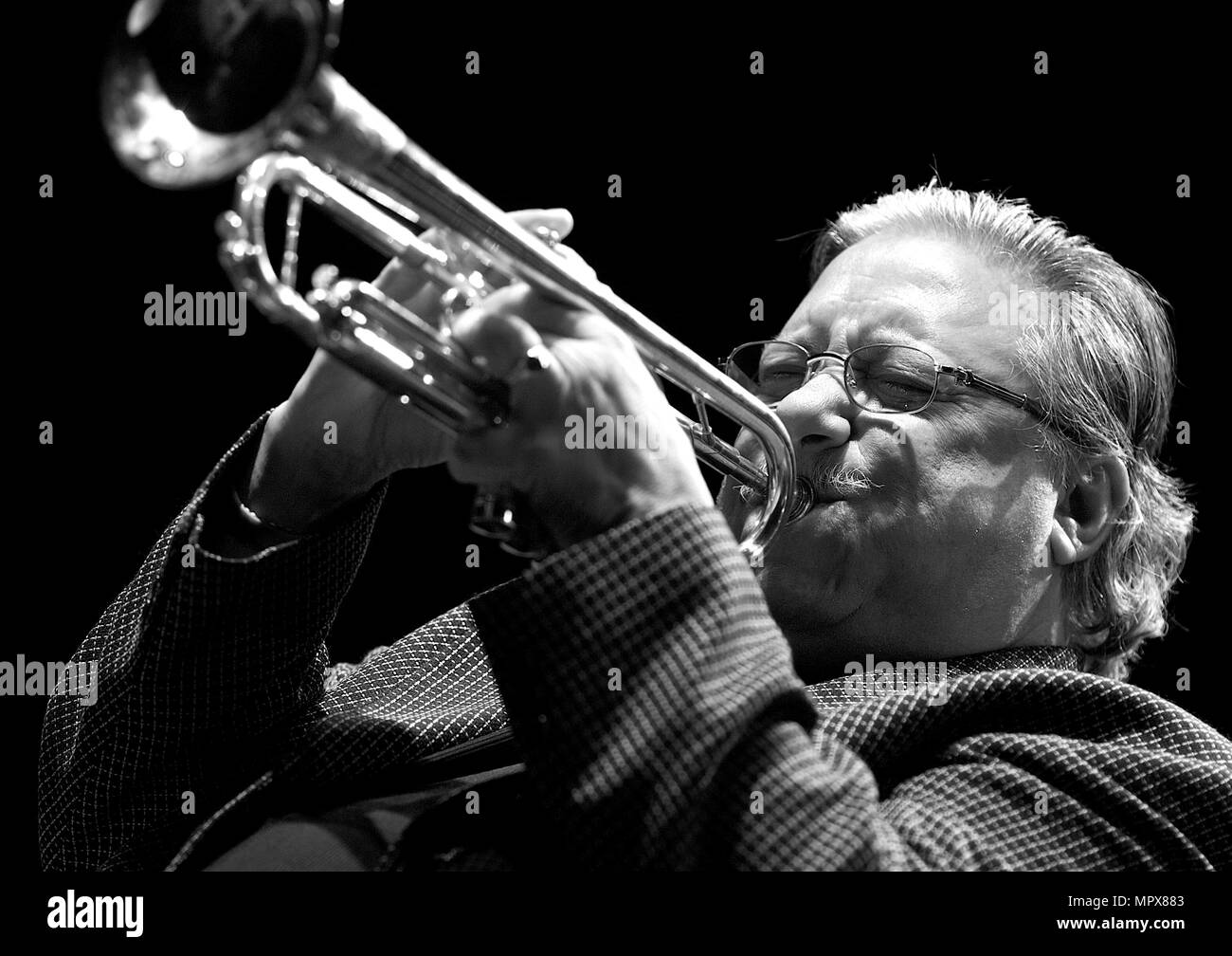 Arturo Sandoval, 2013. Artiste : Alan John Ainsworth. Banque D'Images