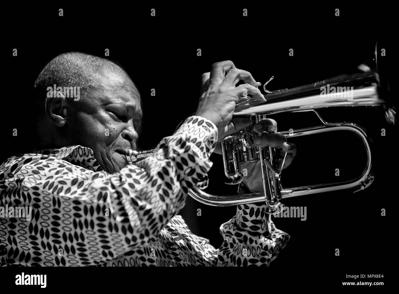 Hugh Masekela, 2009. Artiste : Alan John Ainsworth. Banque D'Images