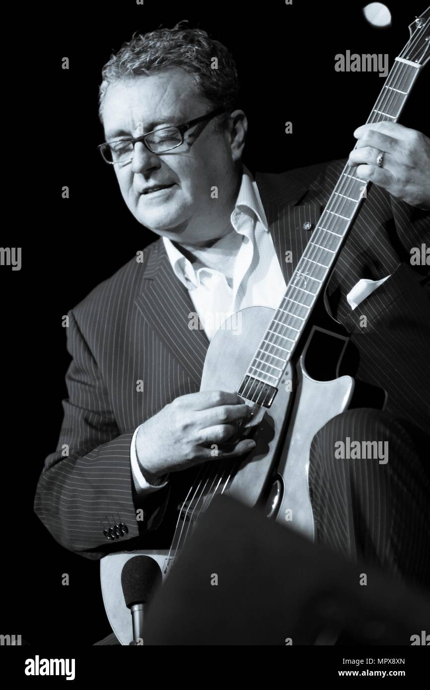 Martin Taylor, 2012. Artiste : Alan John Ainsworth. Banque D'Images