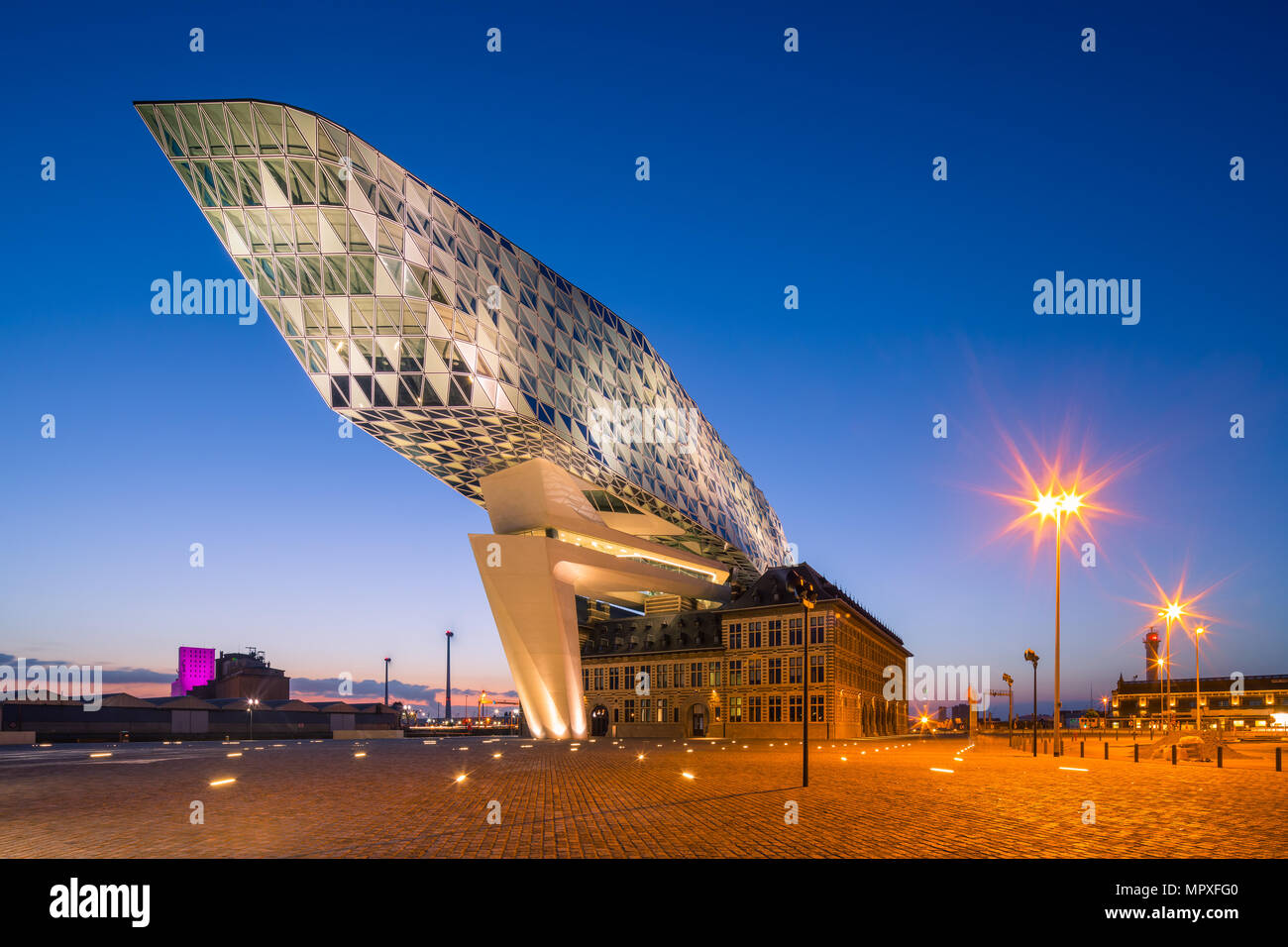 Zaha Hadid Architects, le nouveau port chambre pendant le crépuscule à Anvers, Belgique Banque D'Images