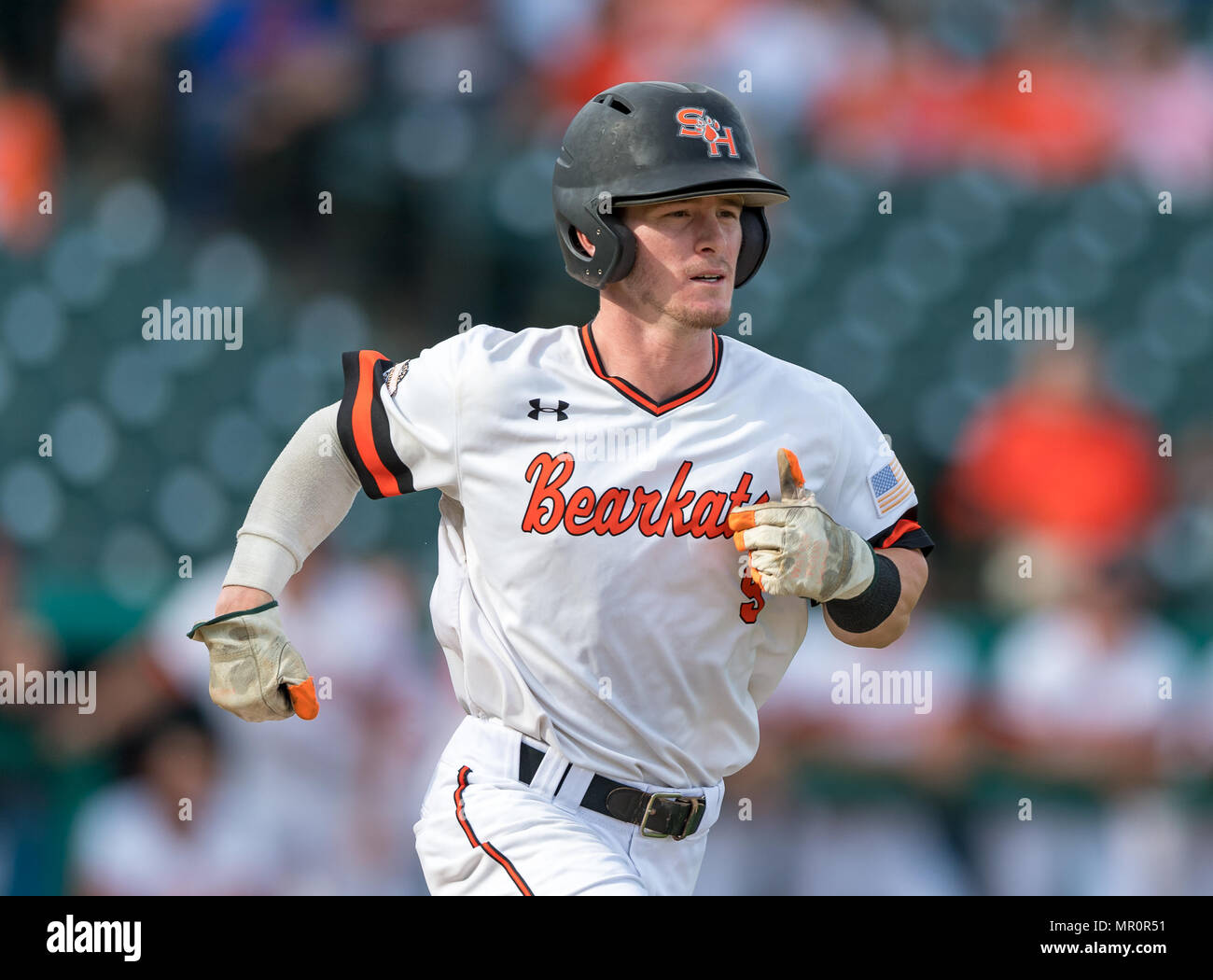 23 mai 2018 : Sam Houston St. joueur Trey Ochoa (9) au cours de la Conférence Southland 2018 championnats. Jeu 3 New Orleans vs Sam Houston à Constellation Field Sugar Land, Texas. N°8 New Orleans Privateers suspendu le no 1 Sam Houston State 4-3 en 10 manches, quelque chose de la s'est pas produit depuis 2015 Banque D'Images