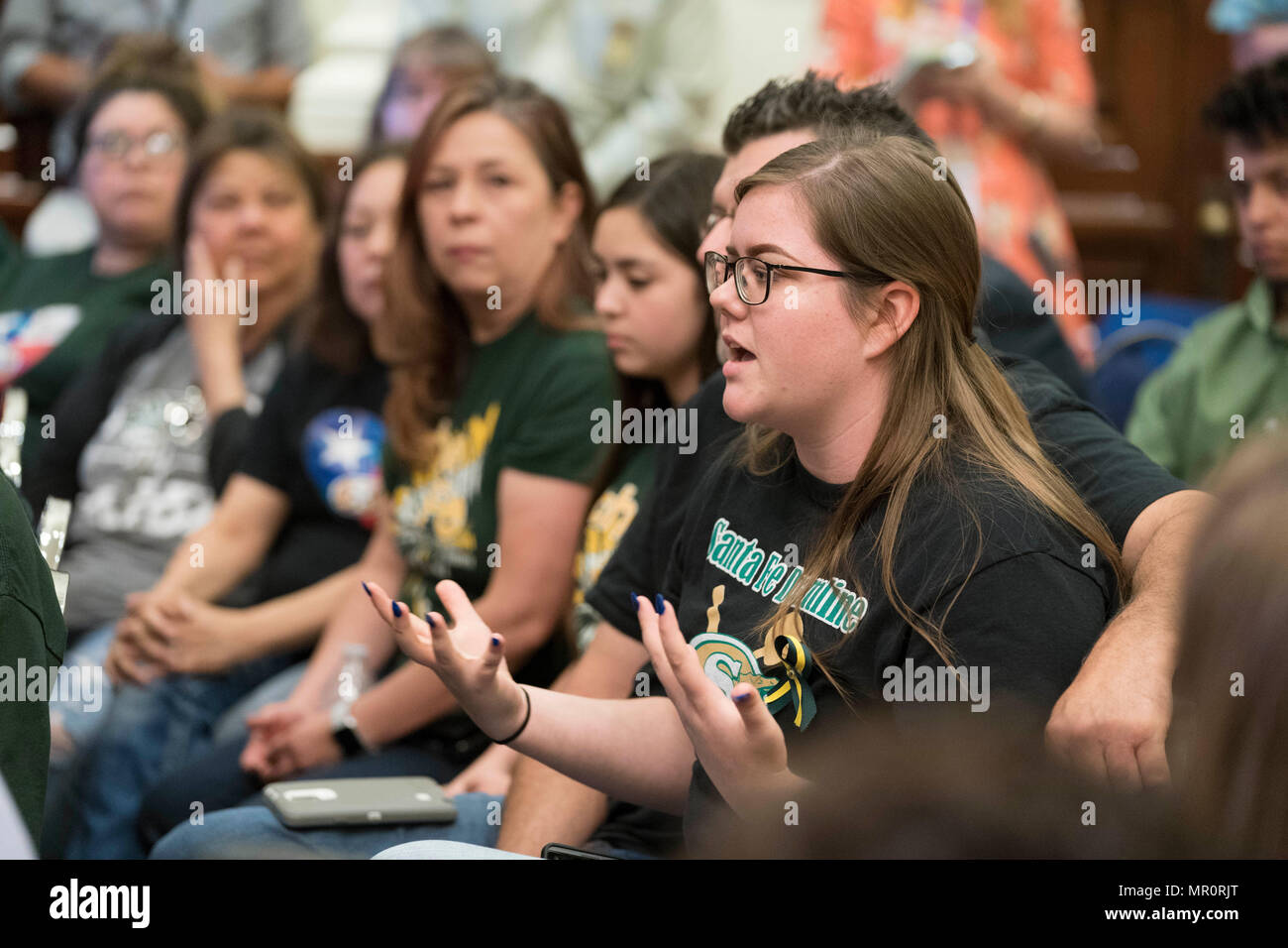 Santa Fe H.S. survivant tir Grace Johnson parle comme Texas Gov. Greg Abbott accueille un groupe d'étude sur la sécurité à l'école et les questions de santé mentale des élèves après avoir tué 10 étudiants de l'école. Banque D'Images