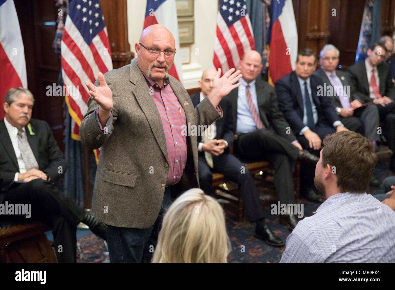 Austin, Texas USA 24 mai 2018 : Sutherland Springs Le pasteur Frank Pomeroy parle comme gouverneur du Texas, Greg Abbott accueille le groupe d'étude sur le Capitol dernière sécurité à l'école et les questions de santé mentale des élèves à la suite de la semaine dernière, le Santa Fe fusillade qui a fait dix morts. Le dernier panel ont obtenu des survivants de Santa Fe et de leurs parents. Credit : Bob Daemmrich/Alamy Live News Banque D'Images