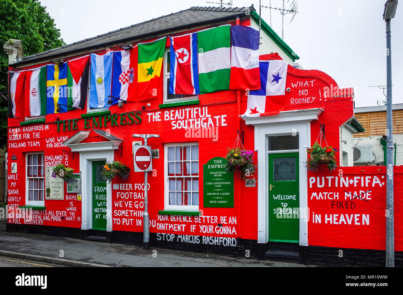 Cambridge, UK. 25 mai 2018. L'Impératrice Pub à Cambridge UK est décorée de drapeaux et slogans en prévision de la Coupe du Monde 2018 Crédit : Robert Evans/Alamy Live News Banque D'Images
