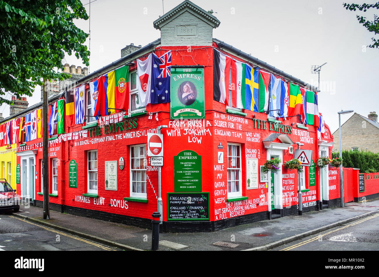 Cambridge, UK. 25 mai 2018. L'Impératrice Pub à Cambridge UK est décorée de drapeaux et slogans pour la Coupe du Monde 2018 Crédit : Robert Evans/Alamy Live News Banque D'Images