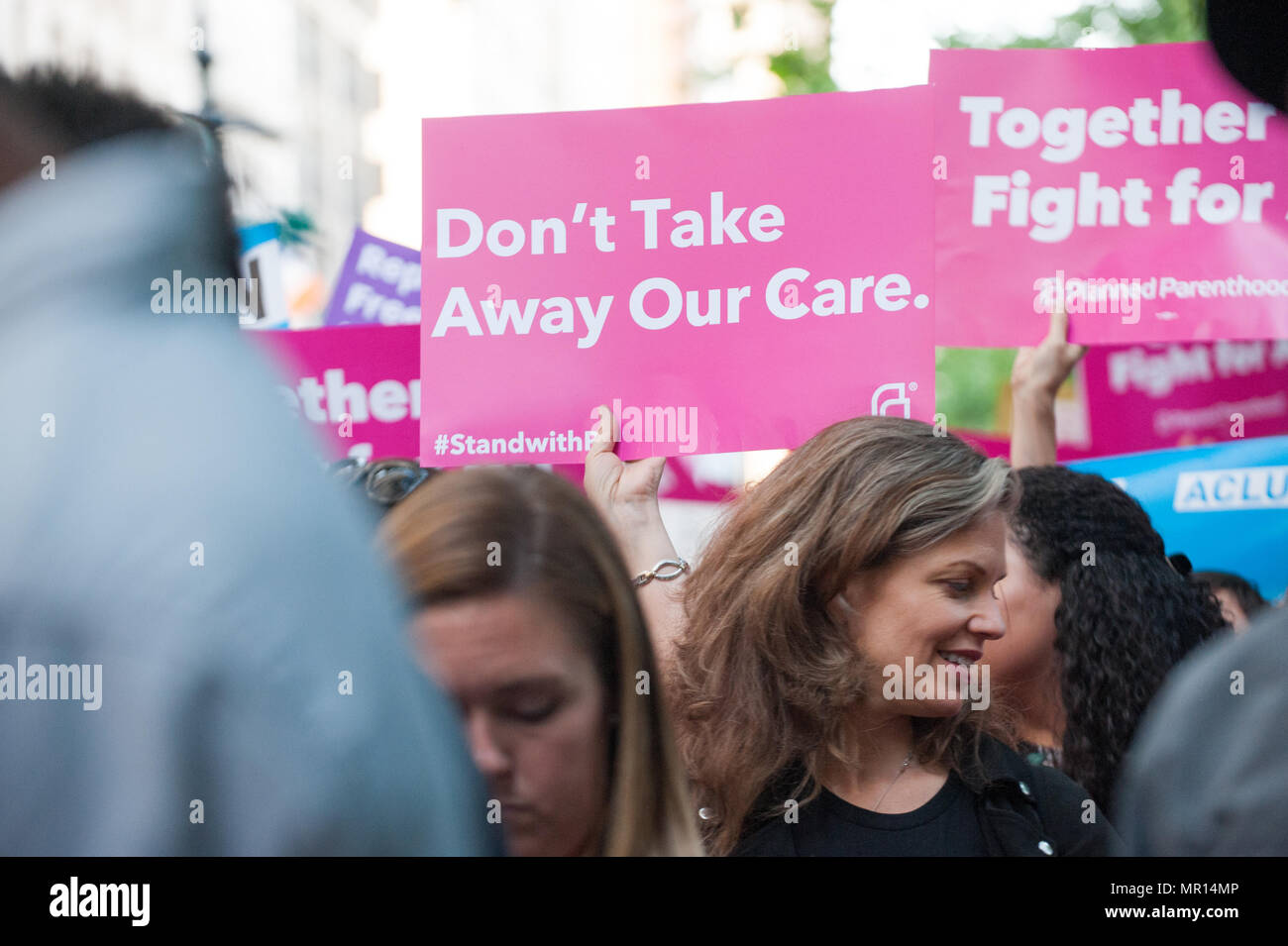 Titre X (titre 10) Rallye du bâillon à New York, organisé par la planification familiale de la ville de New York le 24 mai 2018, la réaction du Président du Trump essayer de Medicaid et l'interdiction du financement fédéral pour les fournisseurs de soins médicaux qui fournissent de l'information médicale, juridique complet aux patients qui souhaitent ou qui ont besoin de services d'avortement. Banque D'Images