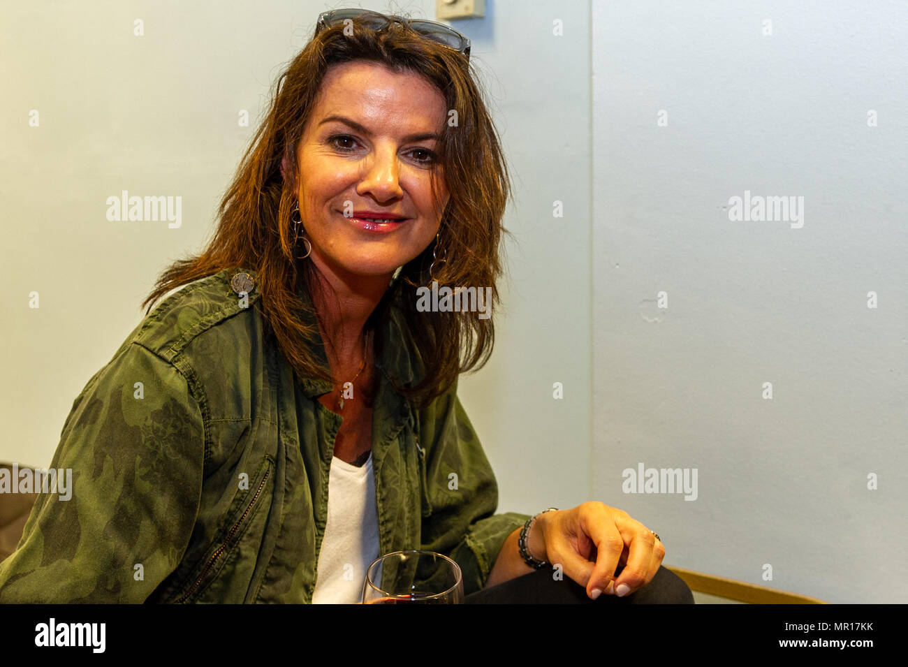 Schull, Irlande. 25 mai 2018. La photo au Fastnet film Festival invités Party qui a eu lieu vendredi soir à Schull est comédien et ex-concurrent à proprement parler Deirdre O'Kane. Le festival se déroule jusqu'au dimanche. Crédit : AG News/Alay Live News. Banque D'Images