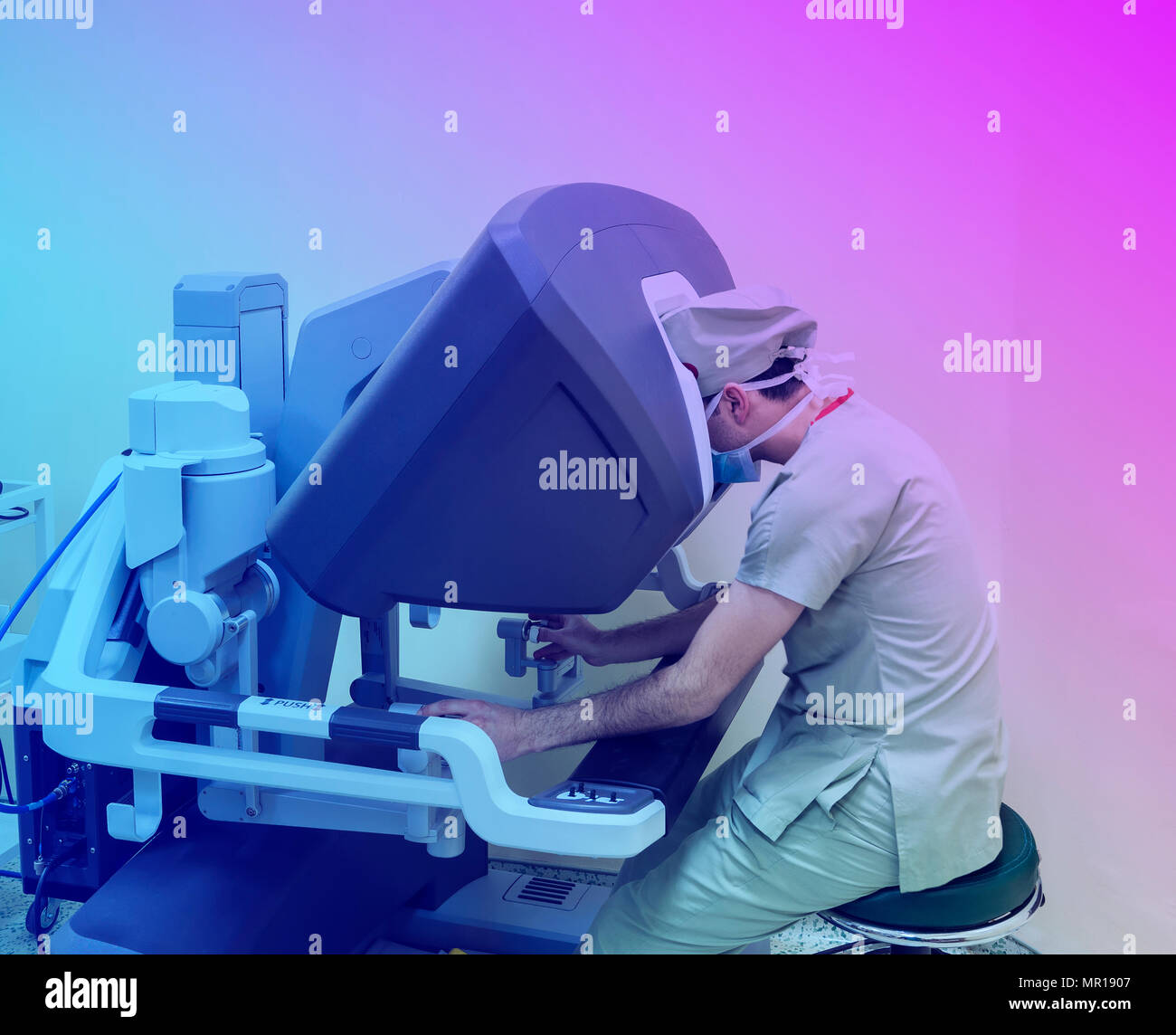 Robo chirurgicale à l'hôpital avec la technologie robotique, équipement chirurgien bras machine en fonctionnement futuriste prix. Banque D'Images