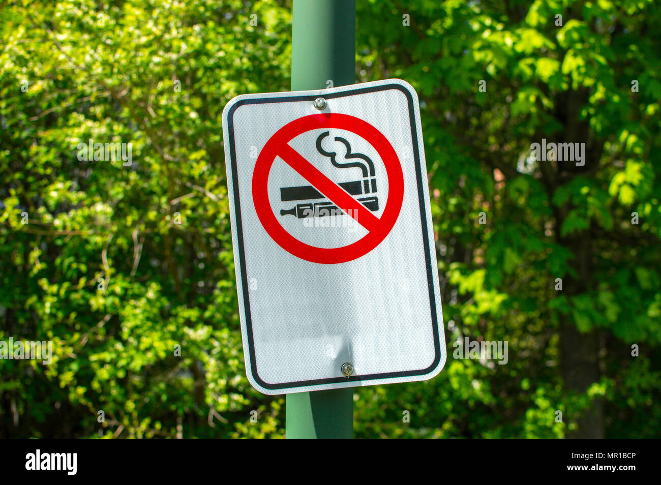 Ne pas fumer et vaping signer dans le parc public, Canada Banque D'Images