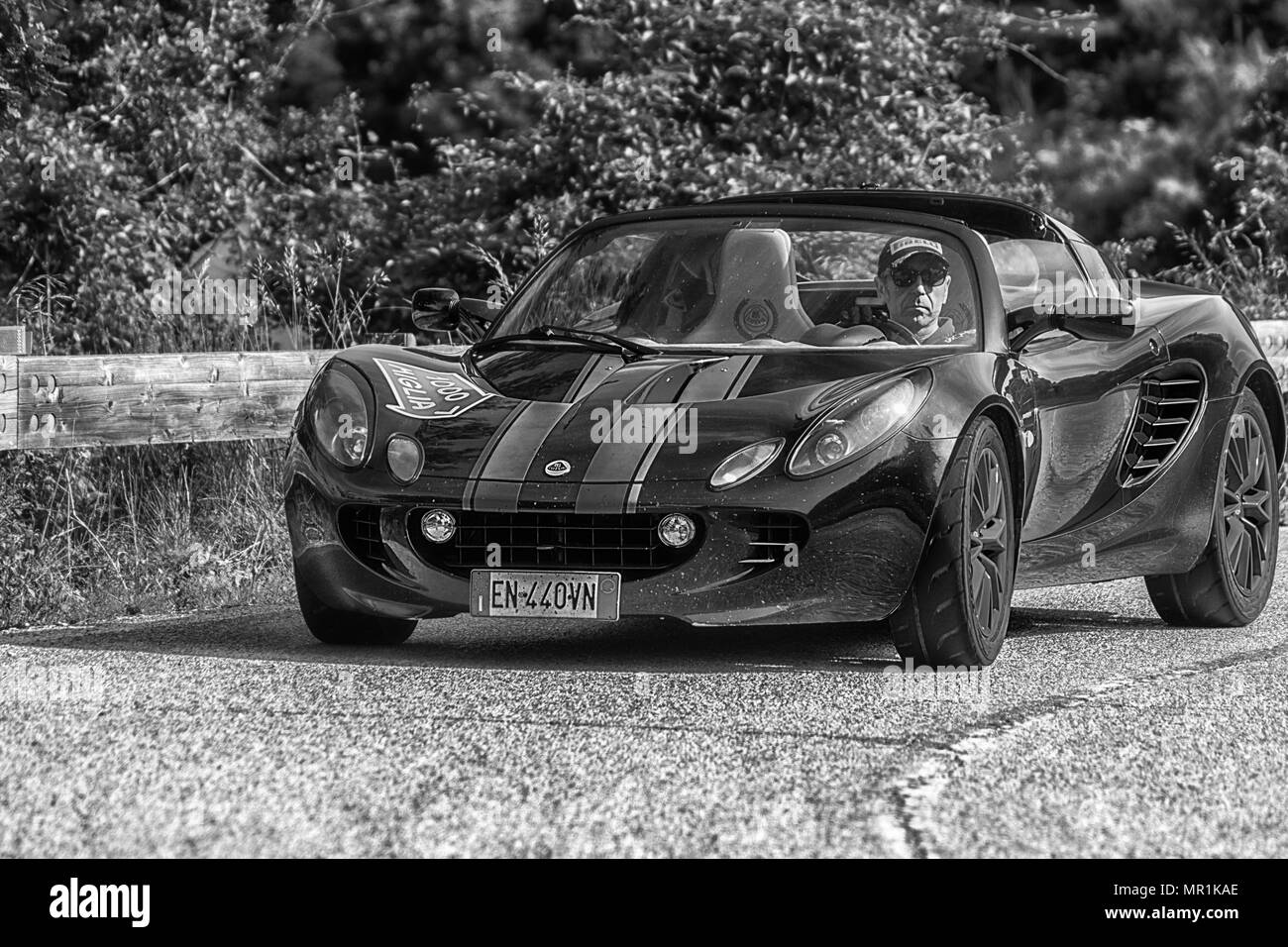 PESARO COLLE SAN BARTOLO , ITALIE - MAI 17 - 2018 : Lotus Elise vieille voiture de course en rallye Mille Miglia 2018 la célèbre course historique italien (1927-1957 Banque D'Images