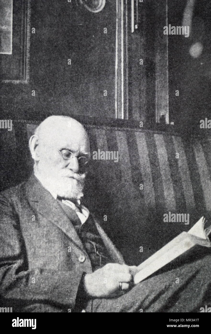 Photographie d'Ivan Pavlov (1849-1936) un physiologiste russe surtout connu pour son travail dans le conditionnement classique. En date du 20e siècle Banque D'Images