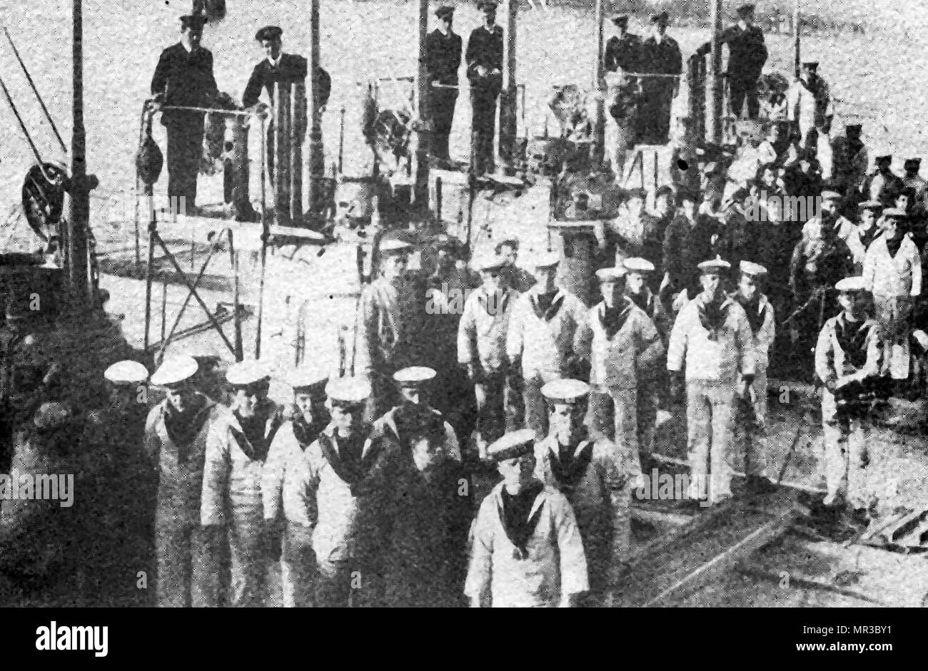 1919 officiers de la Marine royale britannique à partir d'un ou de plusieurs sous-marins inconnus Banque D'Images