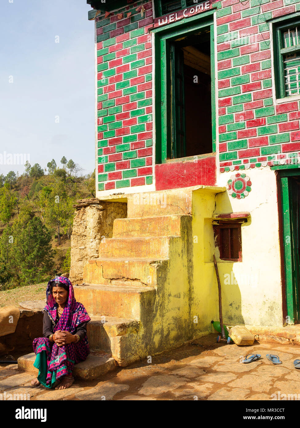 Womans indiens à leur routine quotidienne à Sanouli à distance Village, où Jim Corbett tourné le Panar maneating, leopard Hills Kumaon, Uttarakhand, Inde Banque D'Images