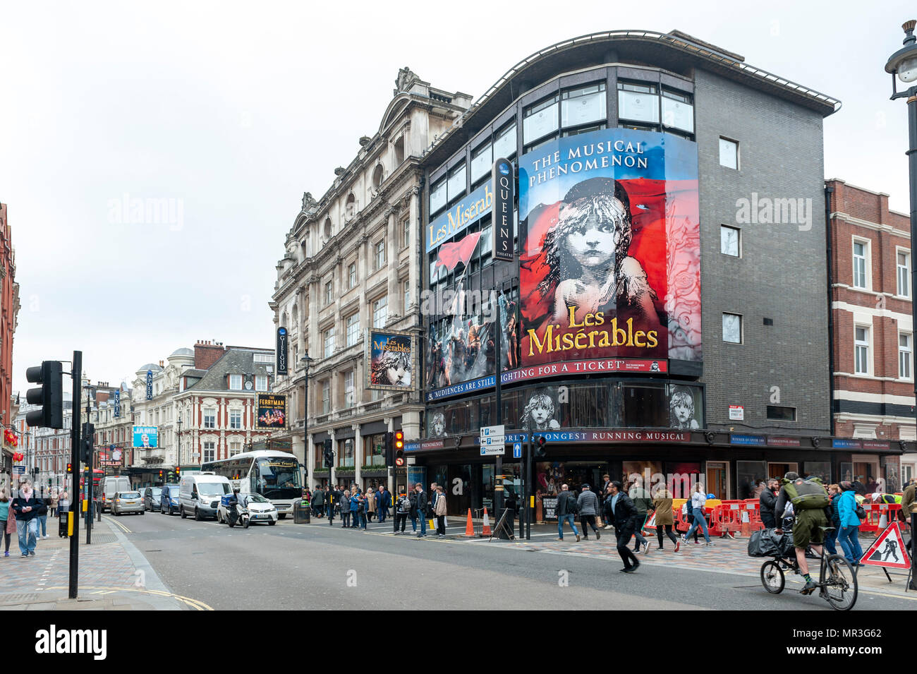 Londres, UK - Avril 2018 : Queens Theatre, West End theatre Shaftesbury Avenue situé dans l'exécution de la production courante de Les Misérables Banque D'Images