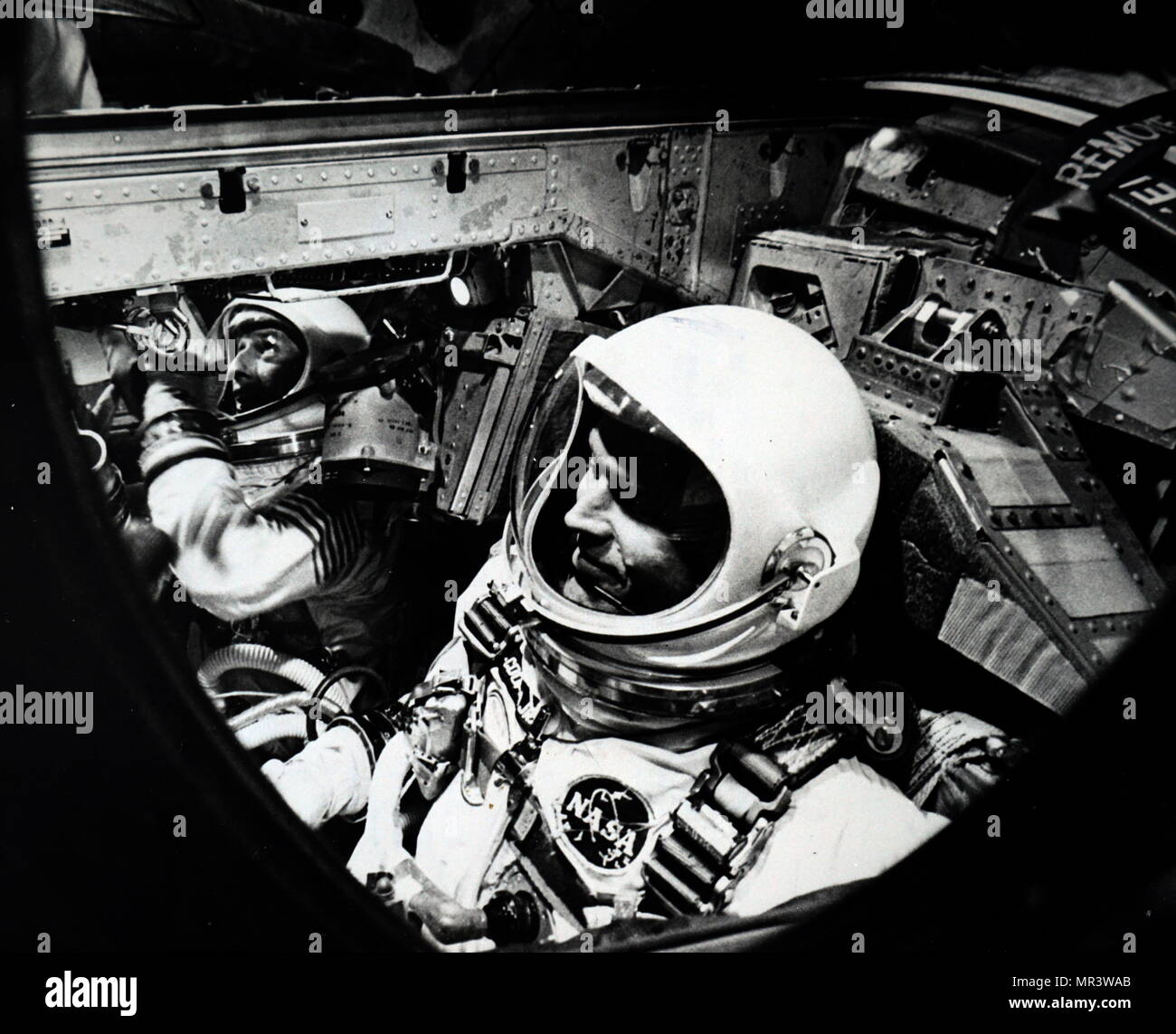 Photographie prise au sein de Gemini 5 Astronaunts L. Gordon Cooper Jr., pilote de commande, et Charles Conrad Jr en date du 20e siècle Banque D'Images